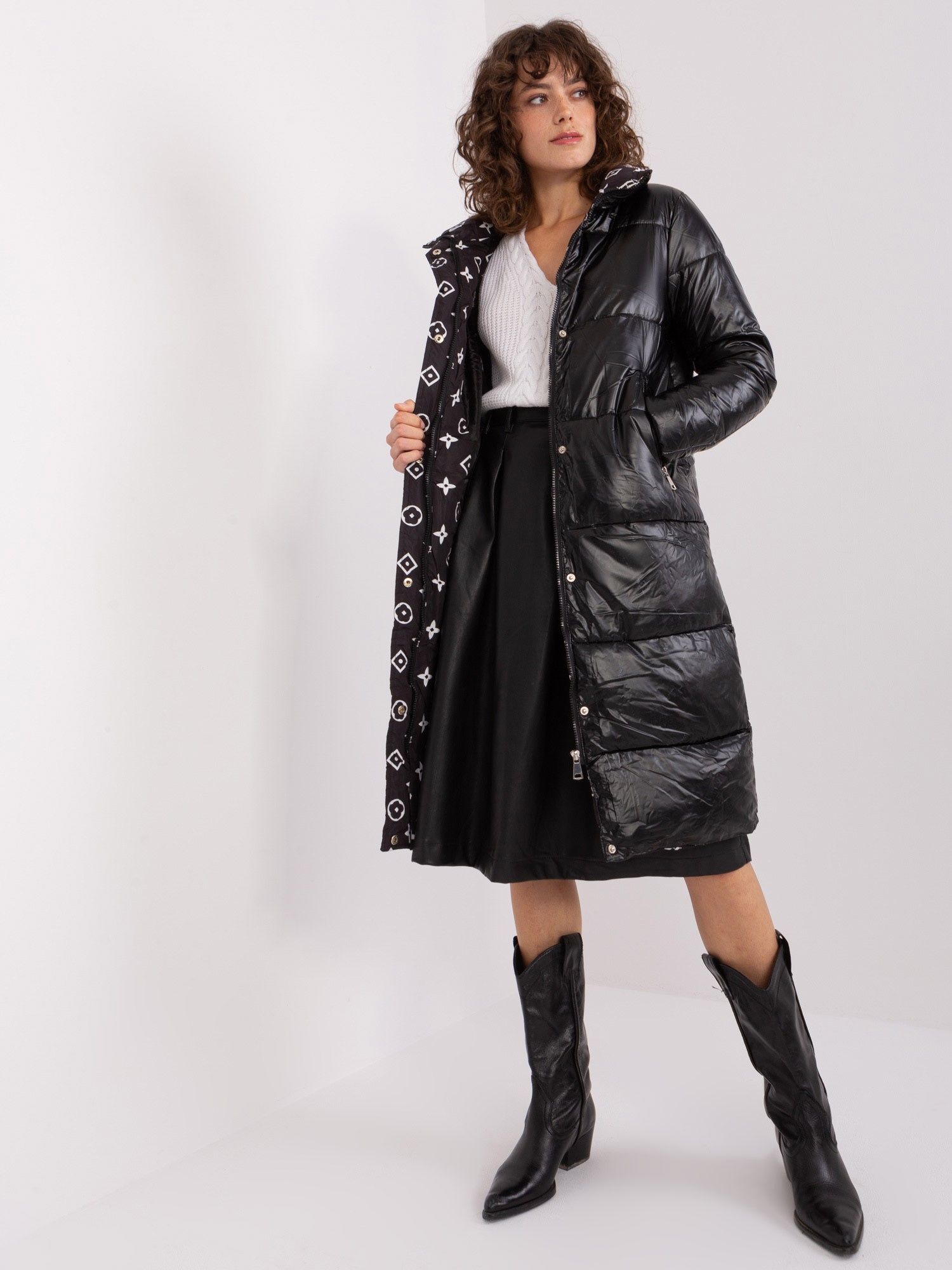 Čierny prešívaný lesklý kabát bez kapucne -NM-KR-TR8303.96P-black Veľkosť: S