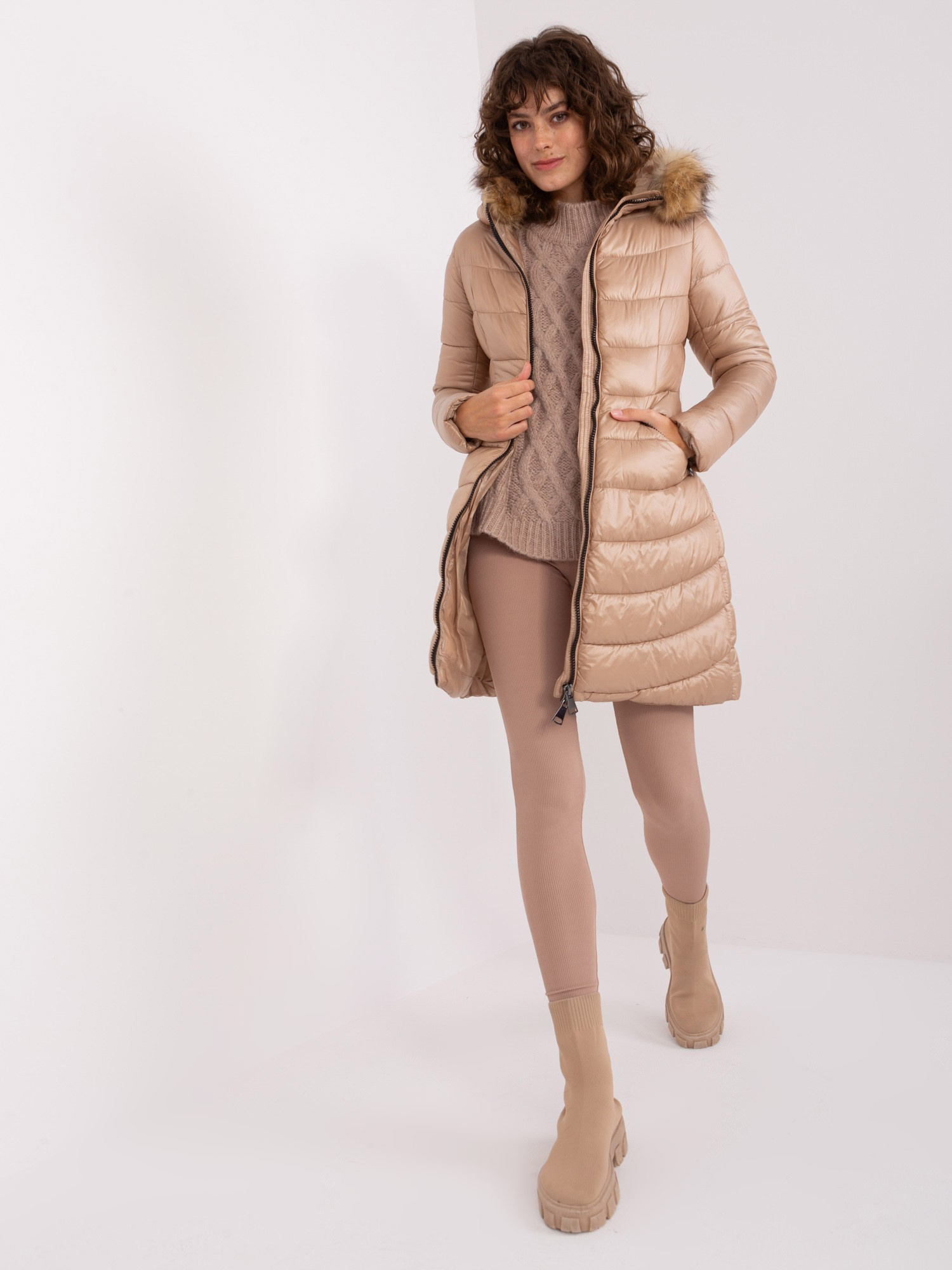 Tmavobéžová zimná dlhšia prešívaná bunda NM-KR-TR8125.99P-dark beige Veľkosť: M