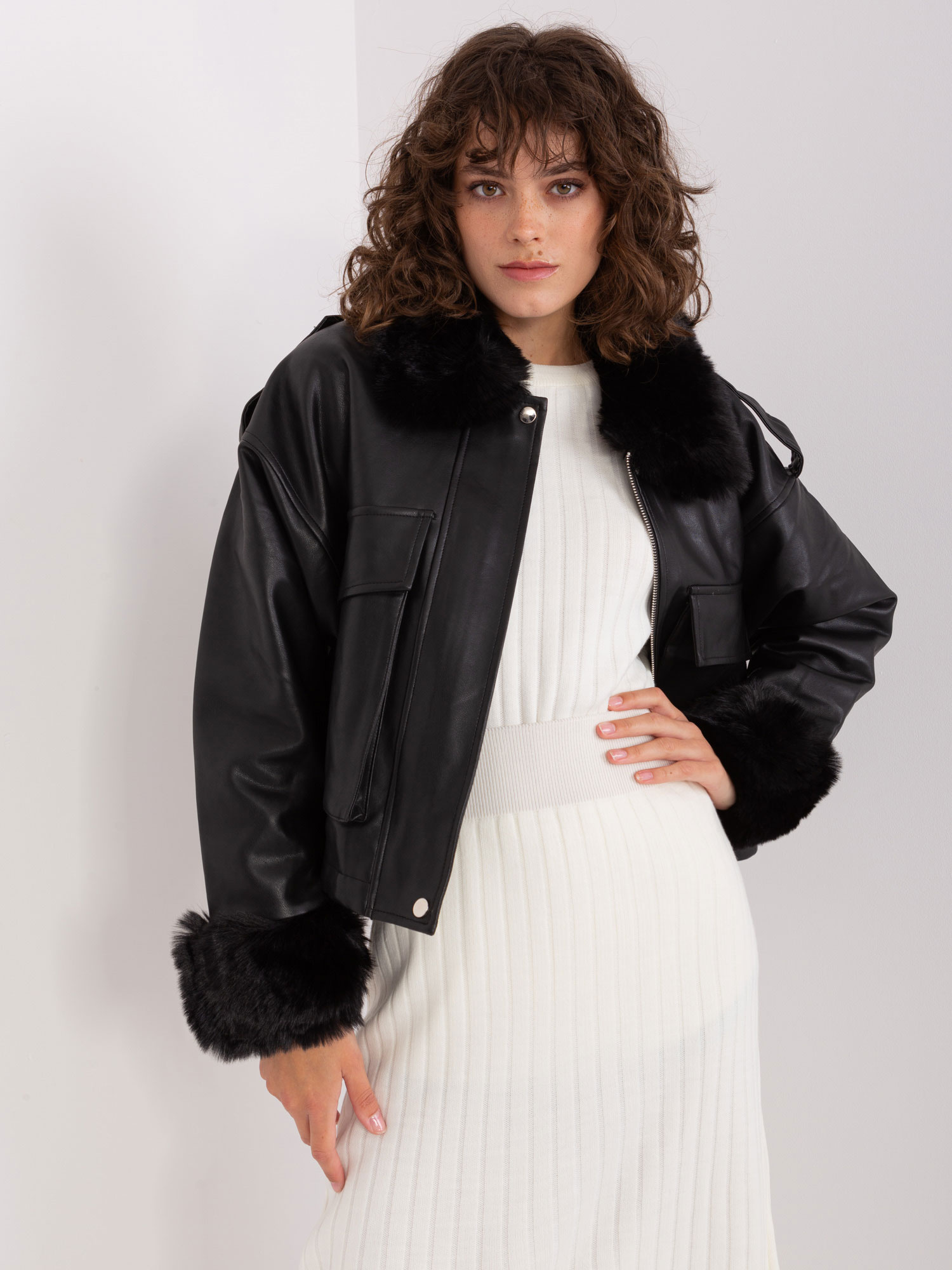 Čierna koženková zimná bunda s kožúškom NM-KR-DA-0831.99P-black Veľkosť: ONE SIZE