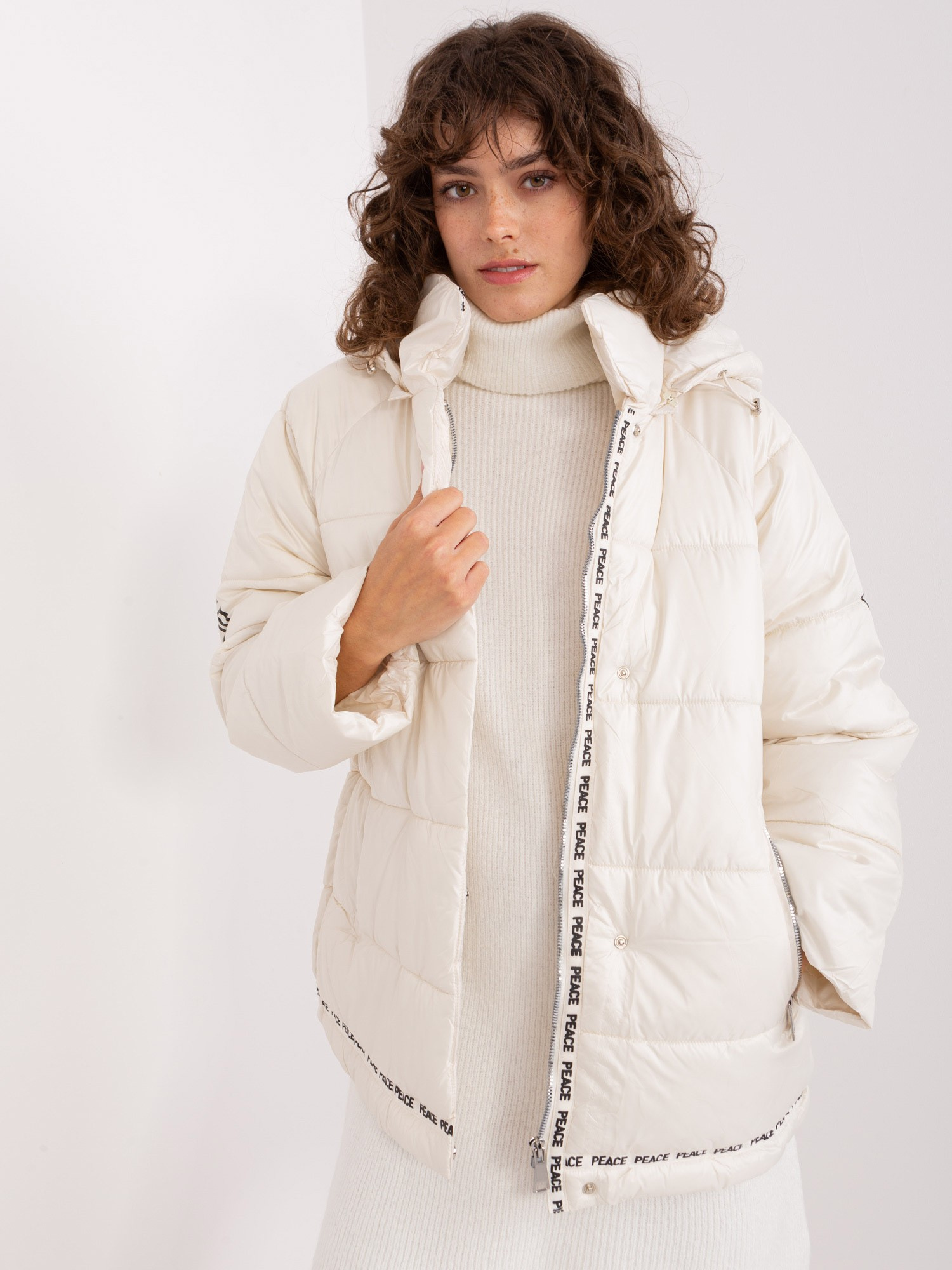 Smotanová prešívaná lesklá bunda NM-KR-TR522.96P-light beige Veľkosť: XS/S