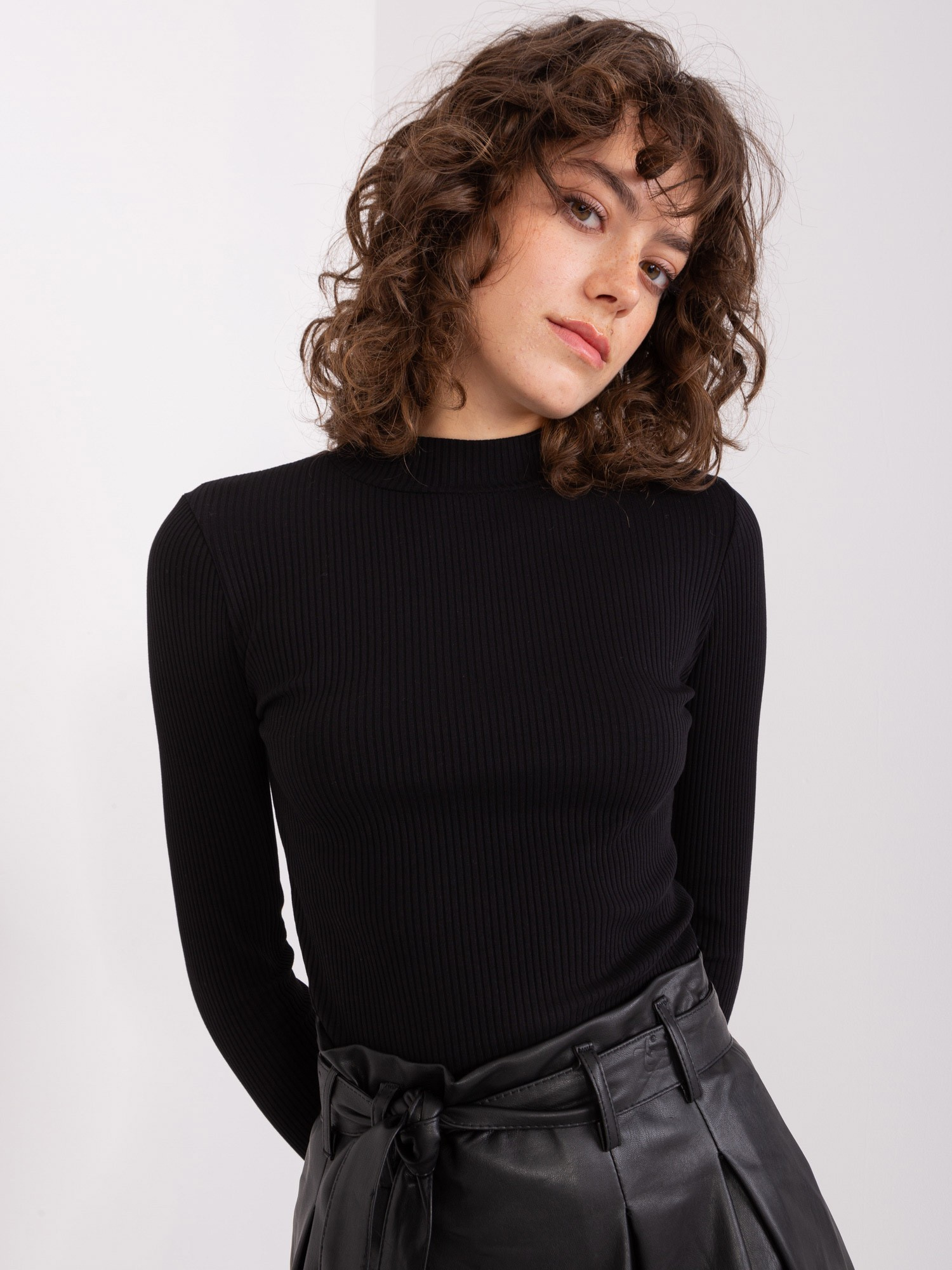 Čierne tričko so stojačikom -RV-BZ-9205.01P-black Veľkosť: L/XL