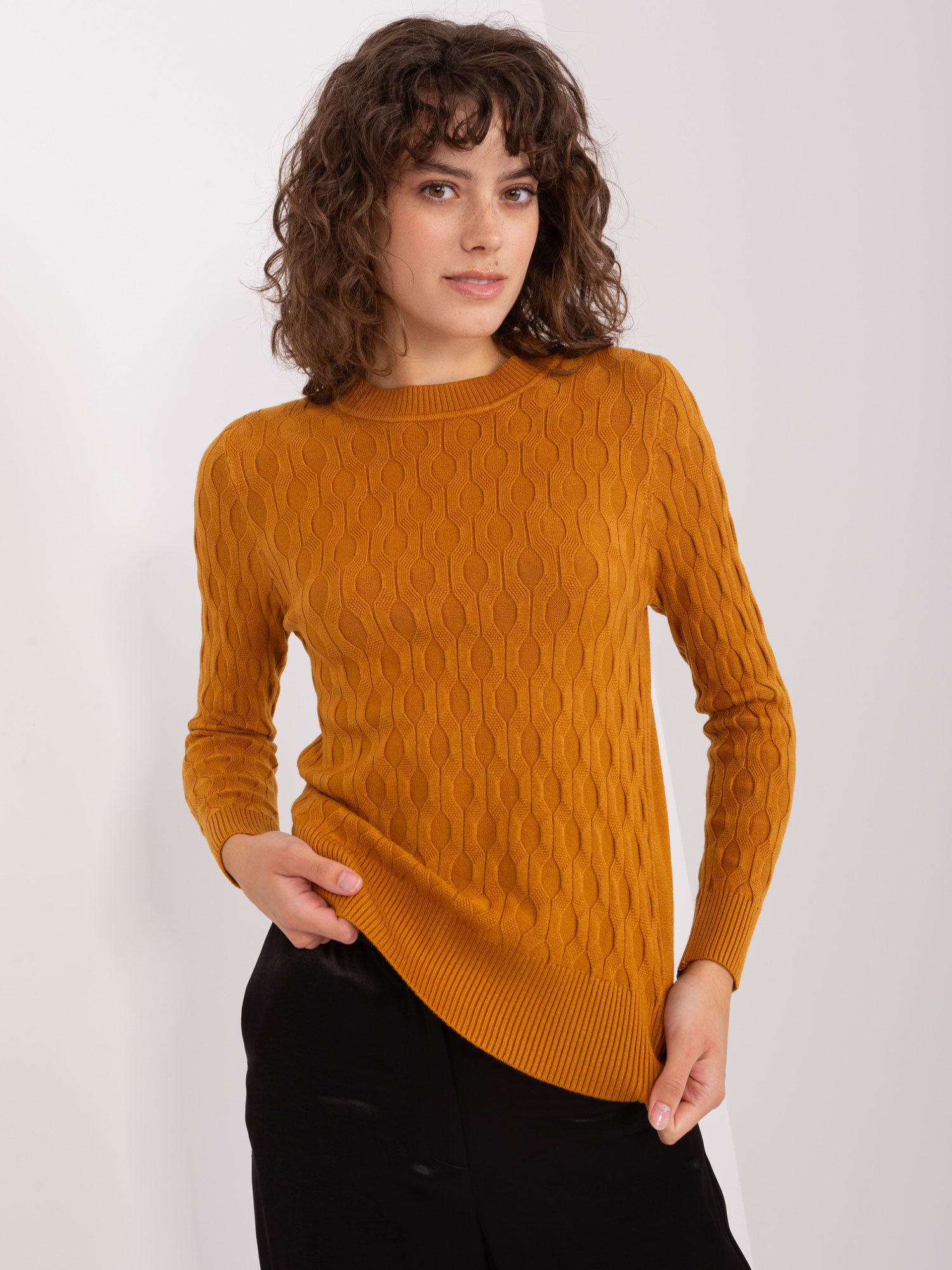 Horčicový sveter so vzorom AT-SW-2324-2.68-dark yellow Veľkosť: ONE SIZE