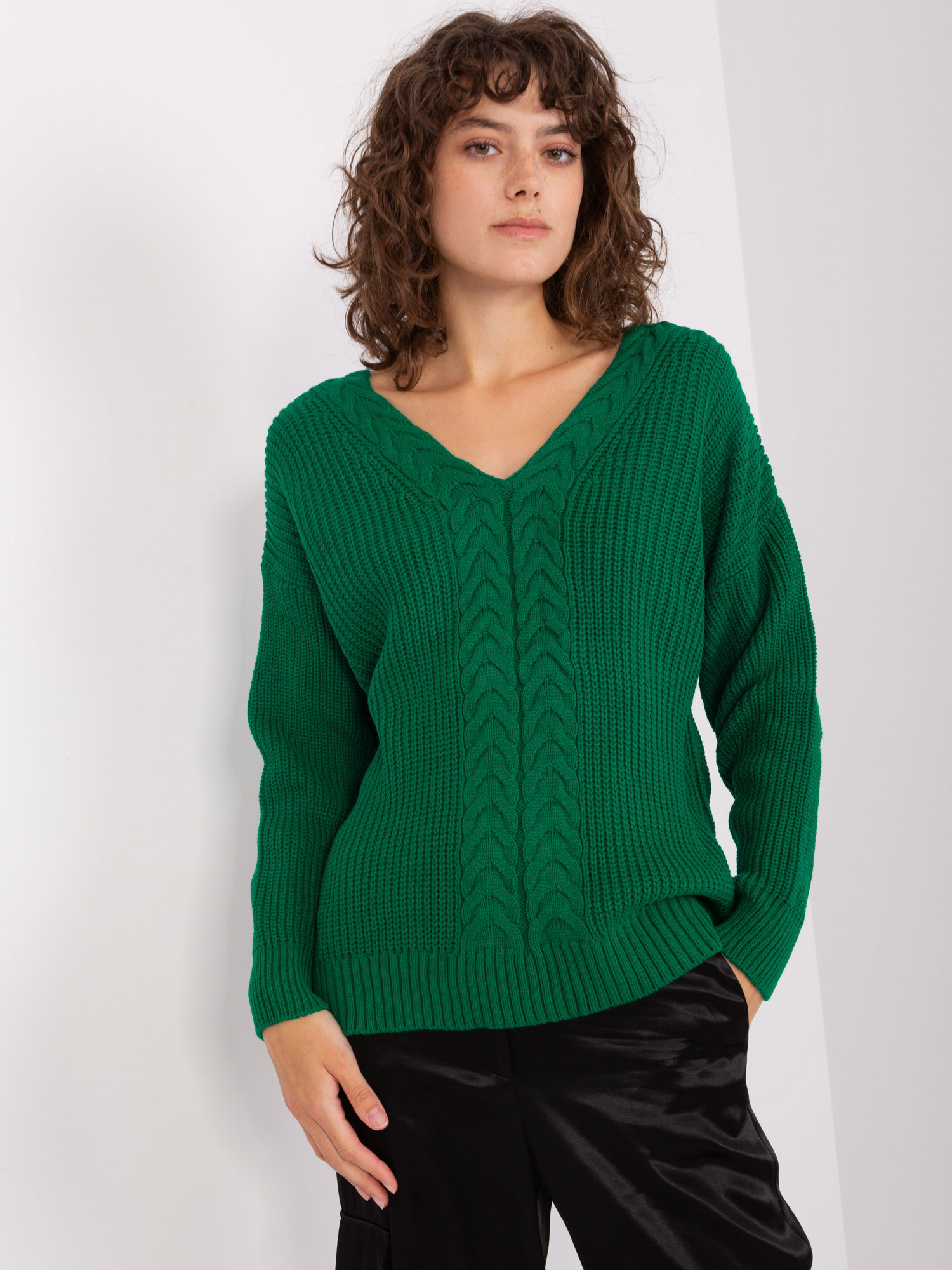 Tmavozelený sveter s výstrihom do V BA-SW-8028.36P-dark green Veľkosť: ONE SIZE