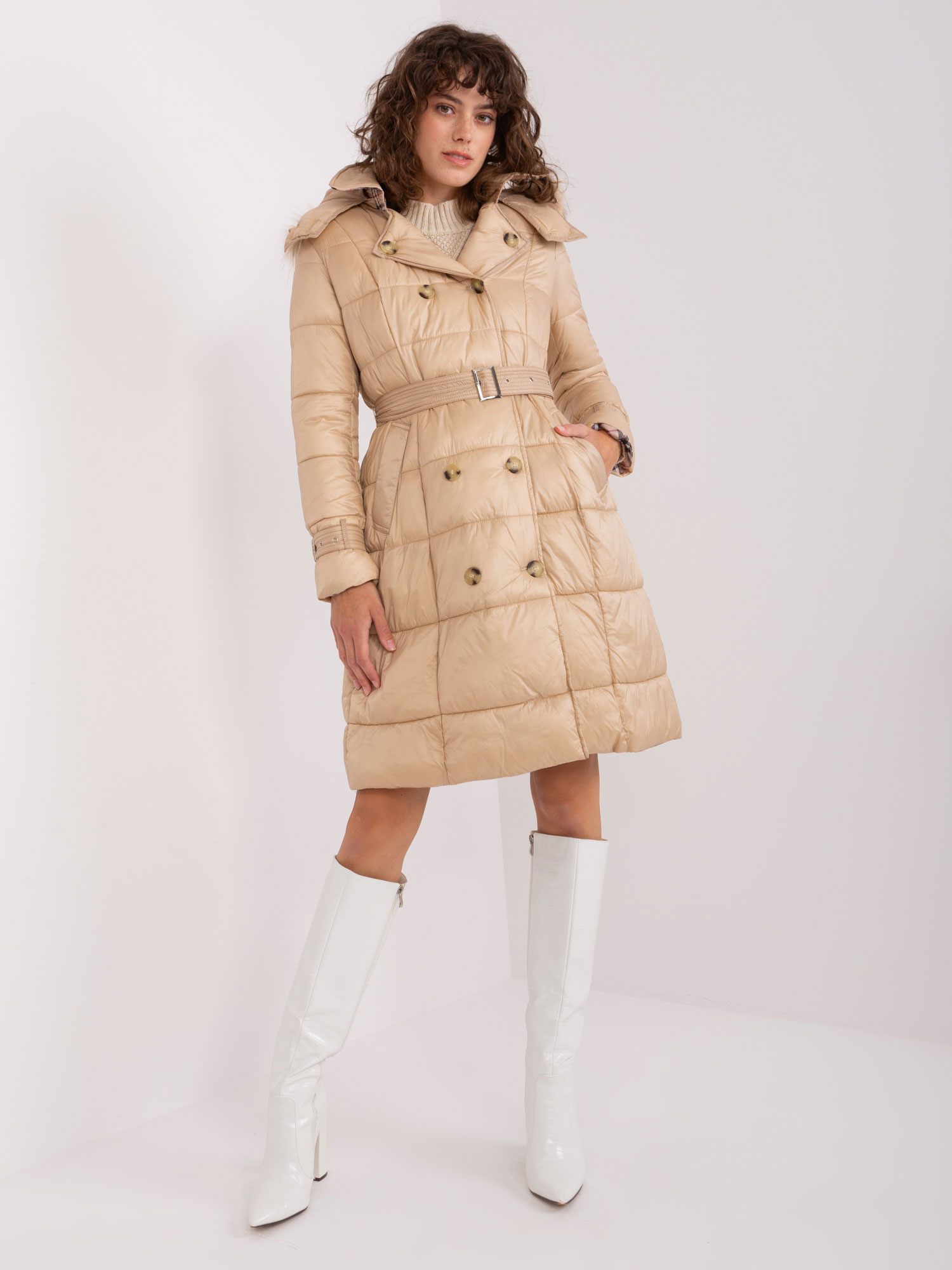 Béžová prešívaná bunda s pásikom a ozdobnými gombíkmi NM-KR-TR8176.99P-beige Veľkosť: M
