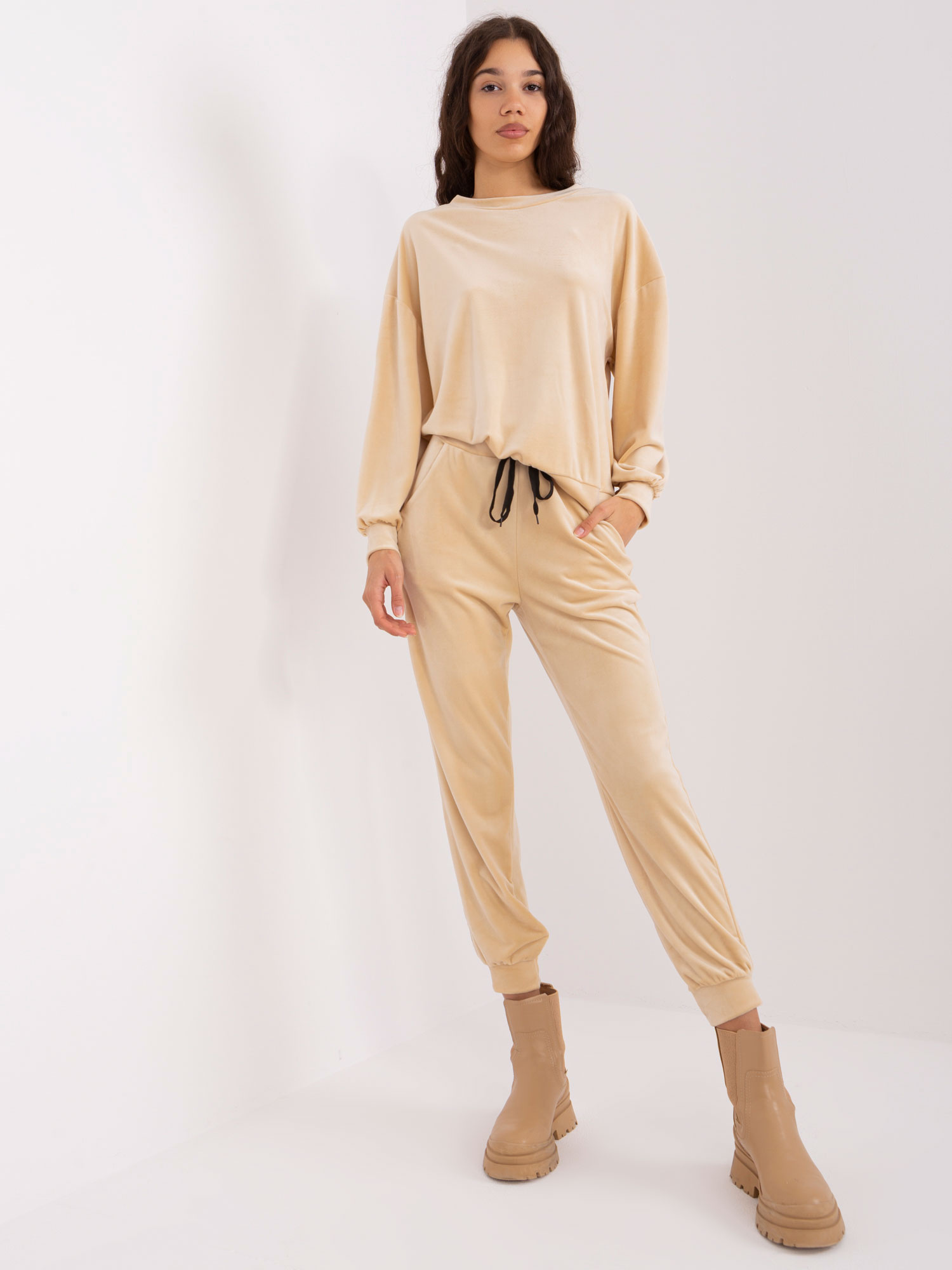 Béžová velúrová súprava DHJ-KMPL-8328.97-beige Veľkosť: ONE SIZE