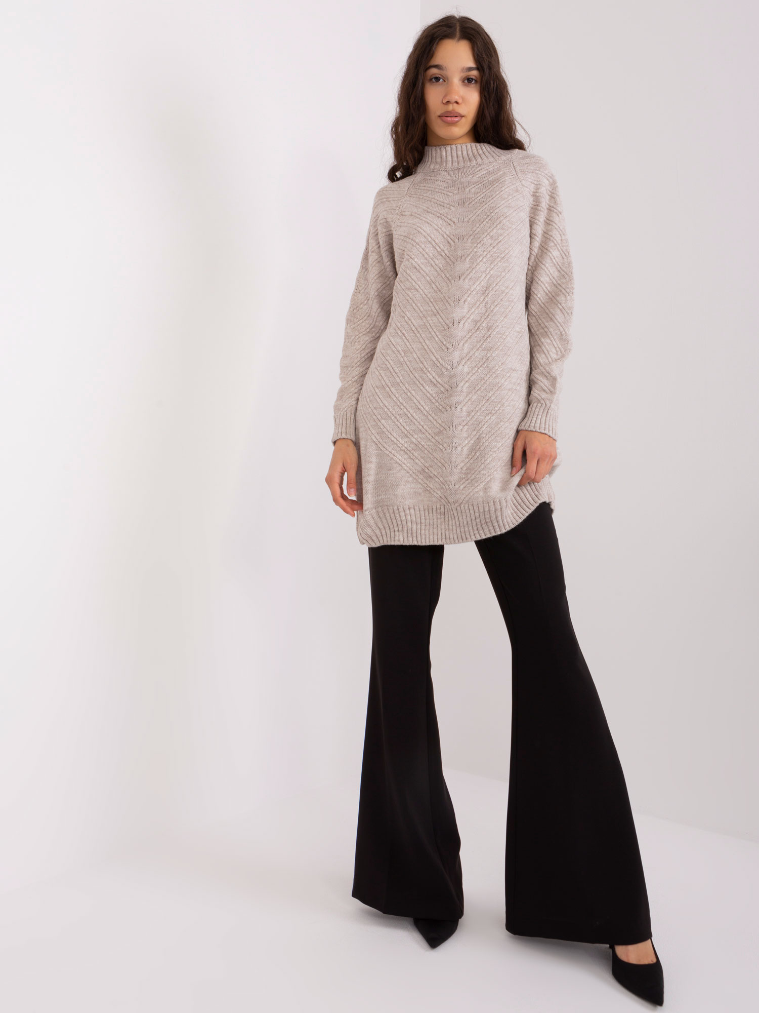 Svetlobéžový dlhý oversize sveter s rolákom BA-SW-8013.14P-light beige Veľkosť: ONE SIZE