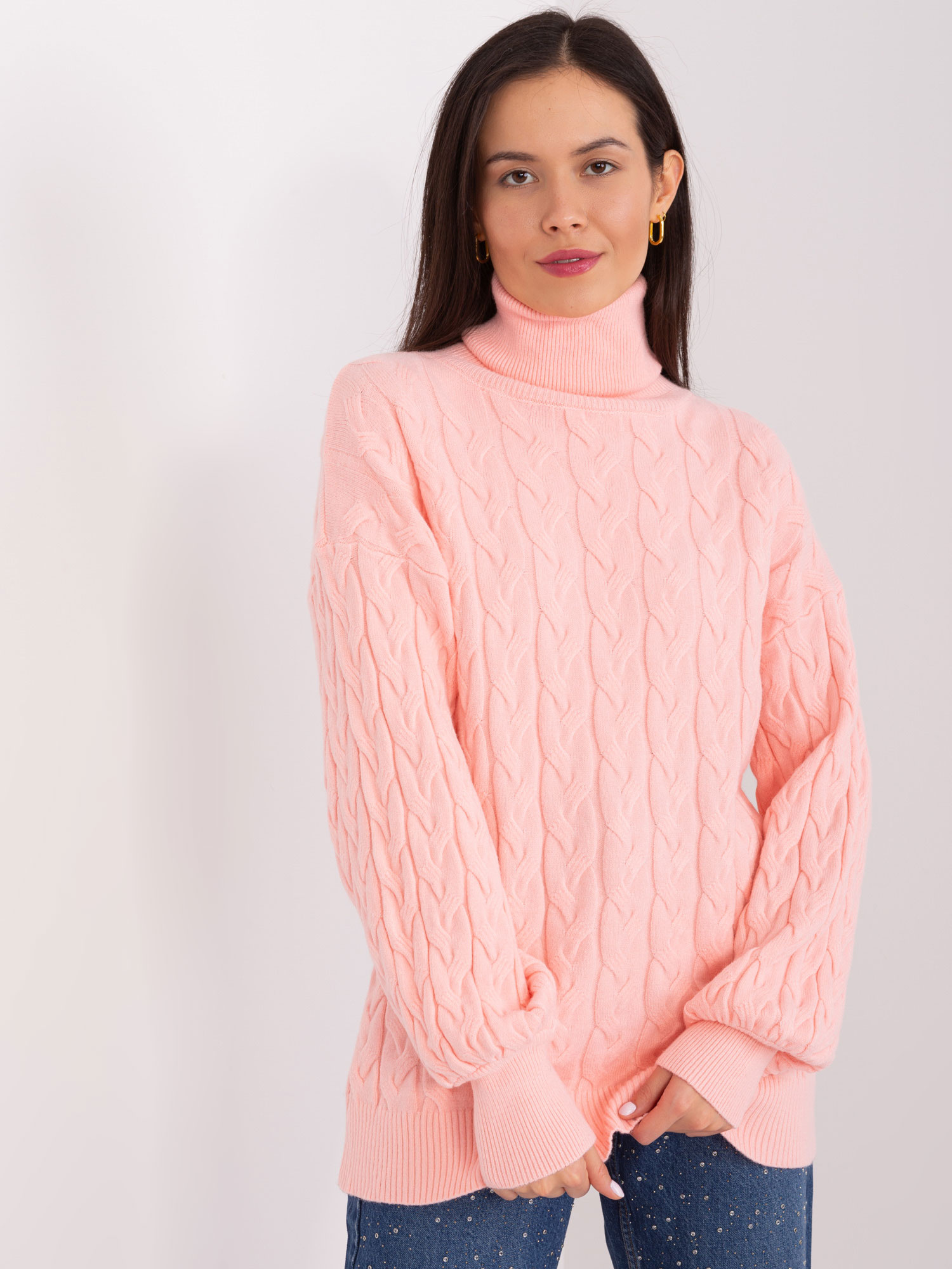 Broskyňový vrkočový sveter s rolákom -AT-SW-2348.95-peach Veľkosť: ONE SIZE