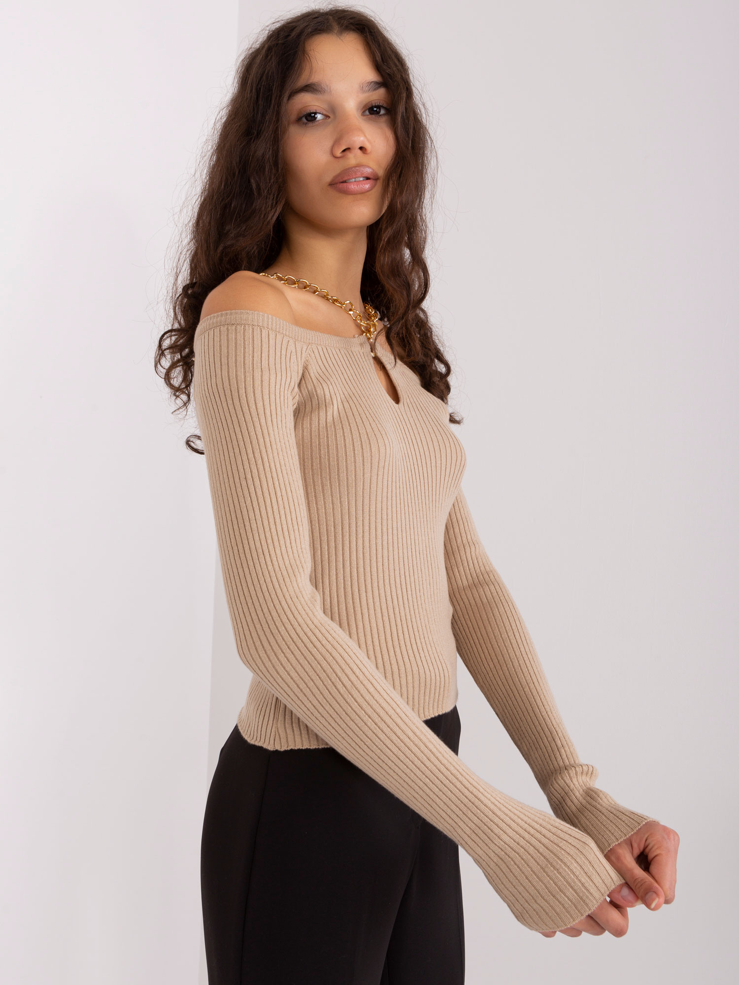Tmavobéžový sveter s retiazkou -EM-SW-070921.49-dark beige Veľkosť: M/L