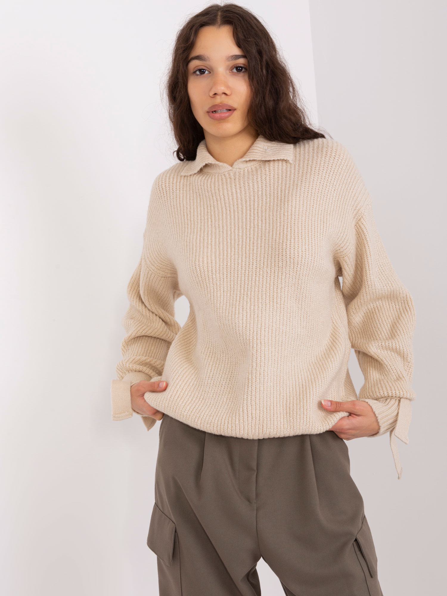 Béžový sveter s golierom -BA-SW-0305.67P-beige Veľkosť: ONE SIZE