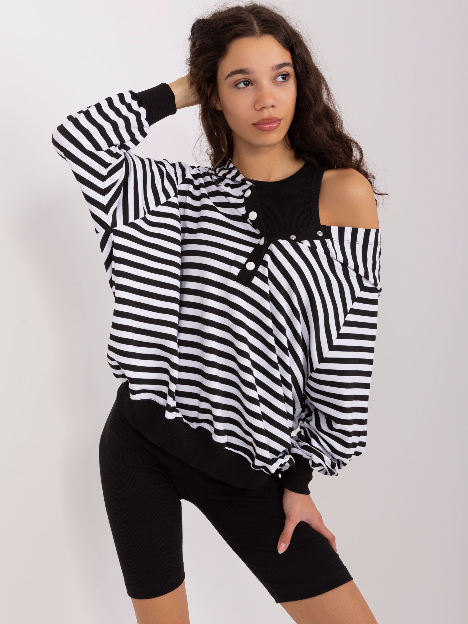 Čierno-biely komplet topu, kraťasov a mikiny EM-KMPL-828.14-black-white Veľkosť: ONE SIZE