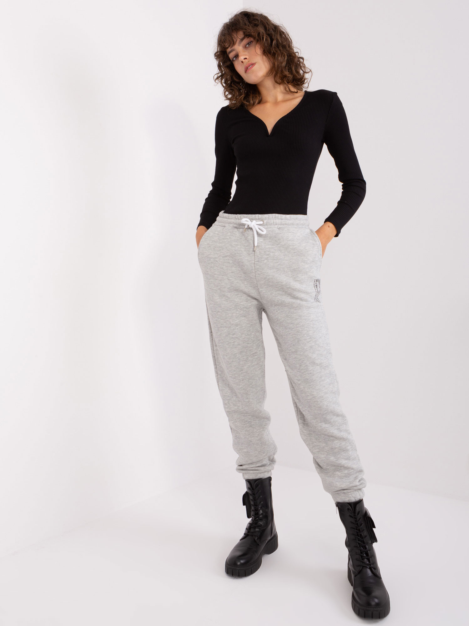 Svetlosivé tepláky D10047O62214B2-light grey Veľkosť: M