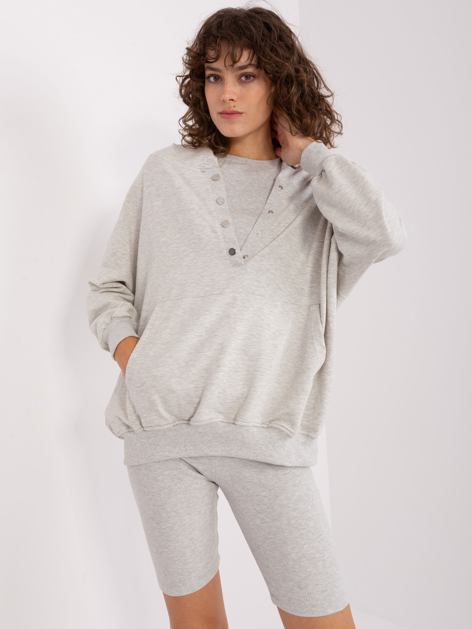 Svetlosivý trojdielny komplet šortiek, crop topu a mikiny -EM-KMPL-831.17-light grey Veľkosť: ONE SIZE