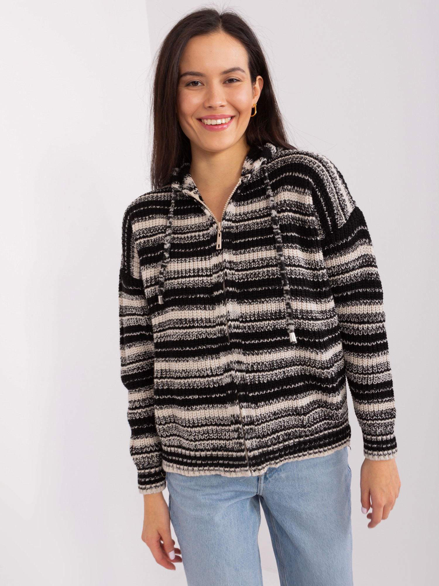 Čierno-béžový pruhovaný sveter na zips s kapucňou BA-SW-8000.72P-black-beige Veľkosť: ONE SIZE
