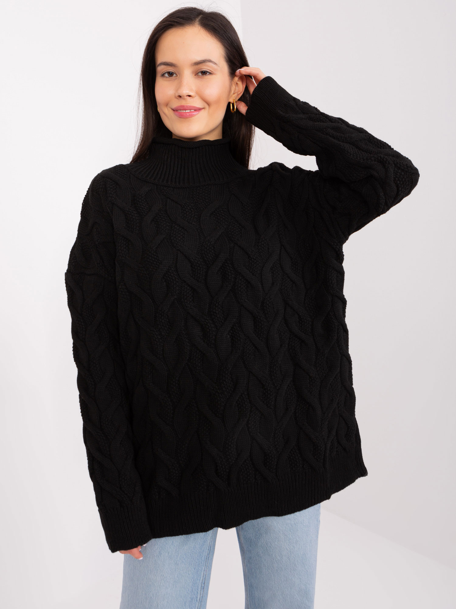 Čierny pletený sveter s rolákom BA-SW-8038.30-black Veľkosť: ONE SIZE