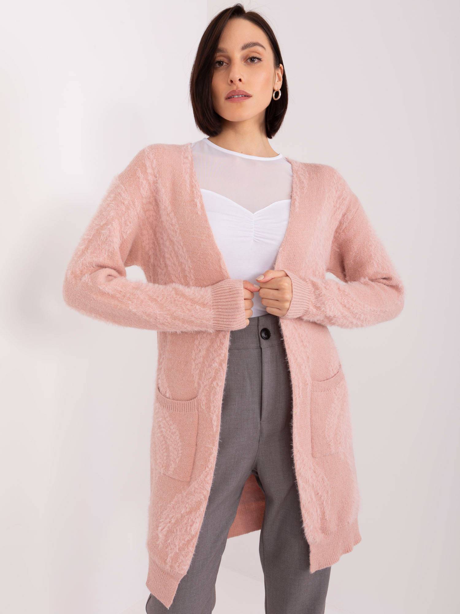 Svetloružový mäkký kardigán s vreckami AT-SW-234501.00P-light pink Veľkosť: ONE SIZE