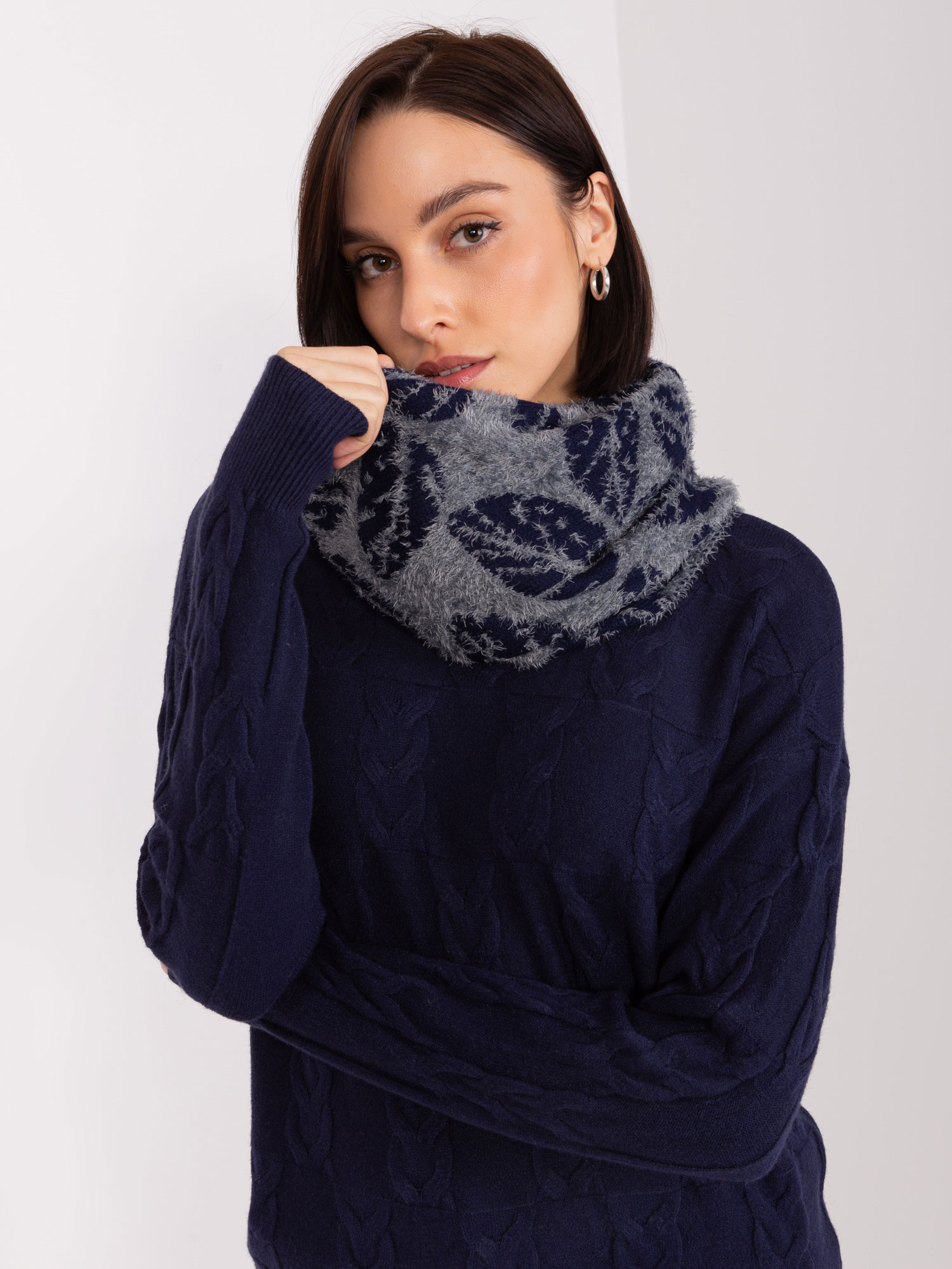 Sivý vzorovaný šál -AT-KM-K-236003.45P-grey Veľkosť: ONE SIZE