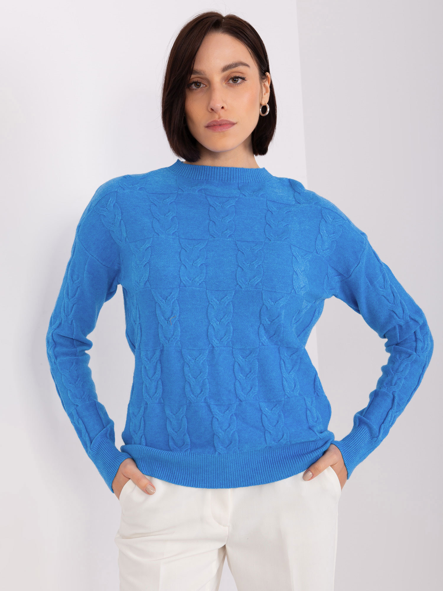 Modrý vrkôčikový sveter AT-SW-2340.10-blue Veľkosť: ONE SIZE