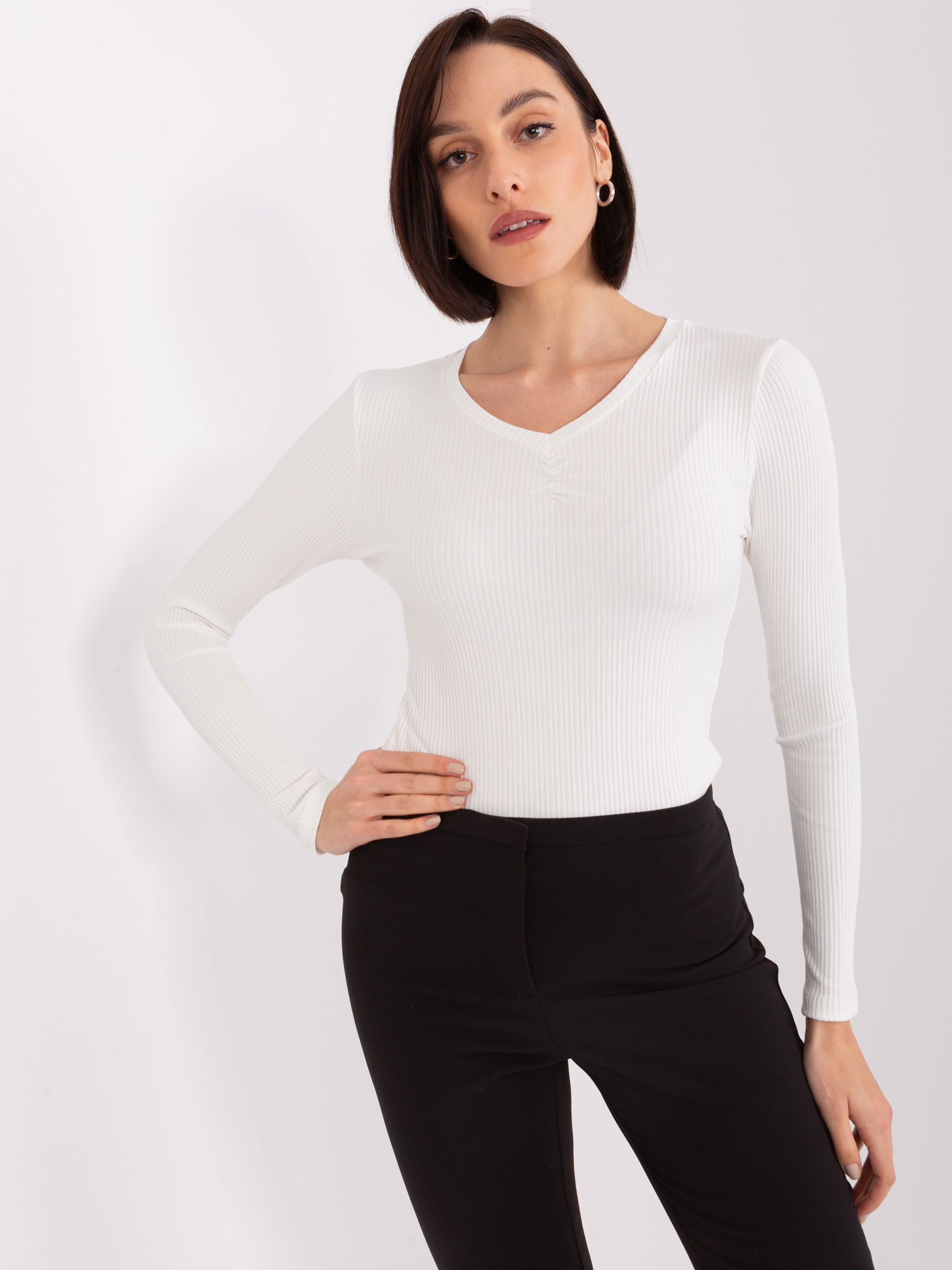 Biele rebrované tričko s výstrihom RV-BZ-9210.73-white Veľkosť: L/XL