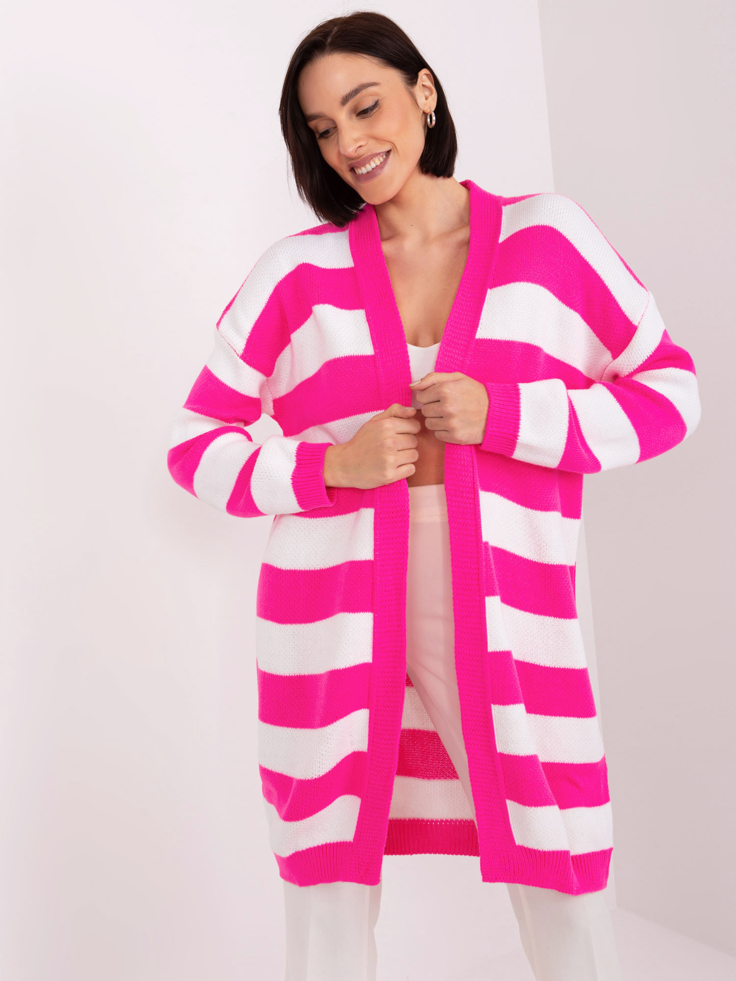 Neónovo ružovo-biely pruhovaný dlhý kardigán -BA-SW-8033.21-fluo pink Veľkosť: ONE SIZE