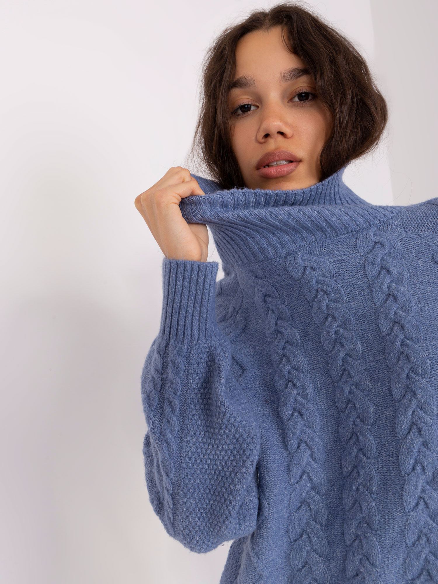 Modrý rolák s vrkočovým vzorom -AT-SW-2355-2.30X-ciemny niebieski Veľkosť: ONE SIZE