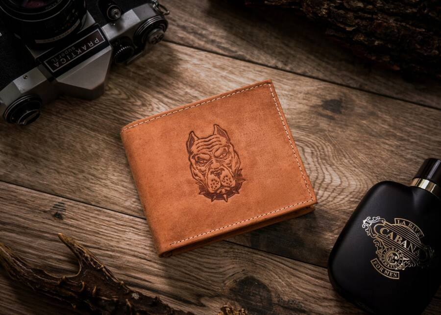 Always Wild Svetlohnedá kožená peňaženka s razbou psa A158 [DH] N992-CHM-DOG-1 Veľkosť: ONE SIZE