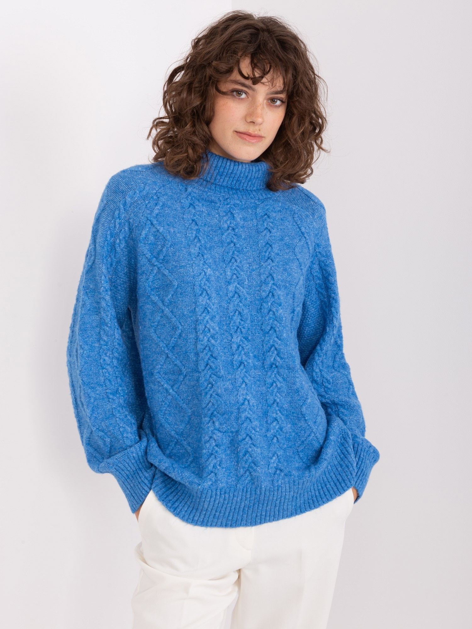 Modrý rolák s vrkôčikovým vzorom -AT-SW-2355-2.19P-blue Veľkosť: ONE SIZE