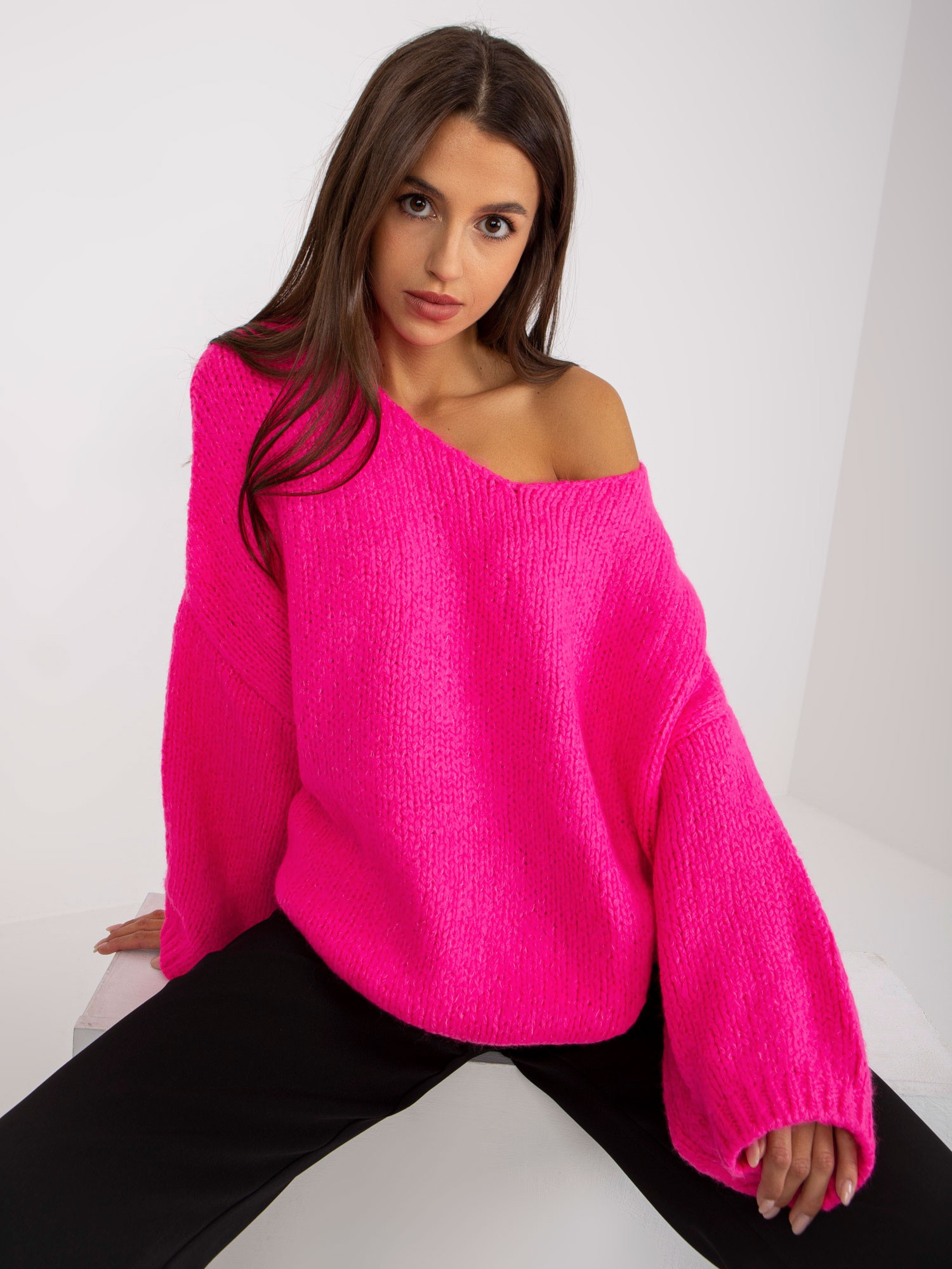 NEÓNOVO-RUŽOVÝ OVERSIZED SVETER SO ŠIROKÝMI RUKÁVMI LC-SW-3020.29X-FLUO PINK Veľkosť: ONE SIZE