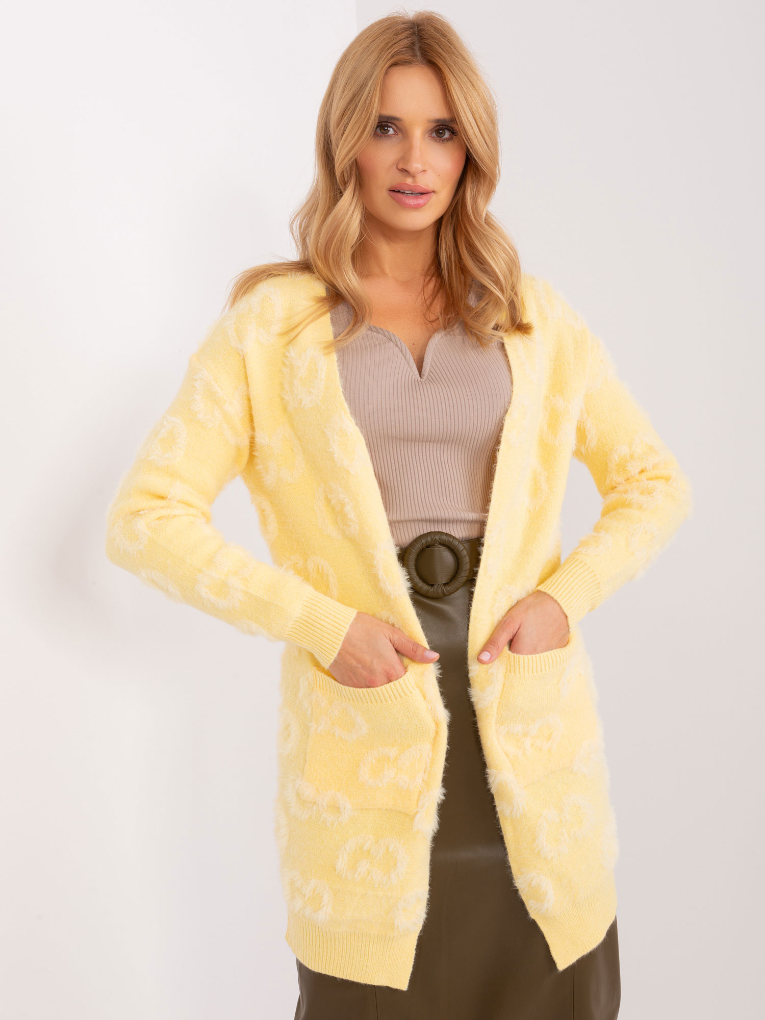 Svetložltý kardigán so vzorom AT-SW-234502.38X-light yellow Veľkosť: ONE SIZE