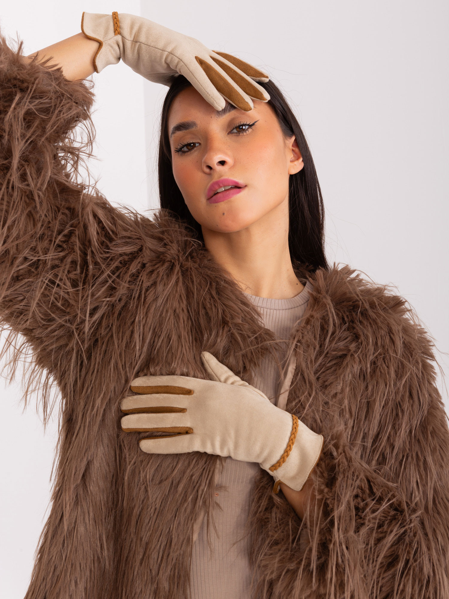 Béžové elegantné rukavice AT-RK-238601.25P-beige Veľkosť: S/M