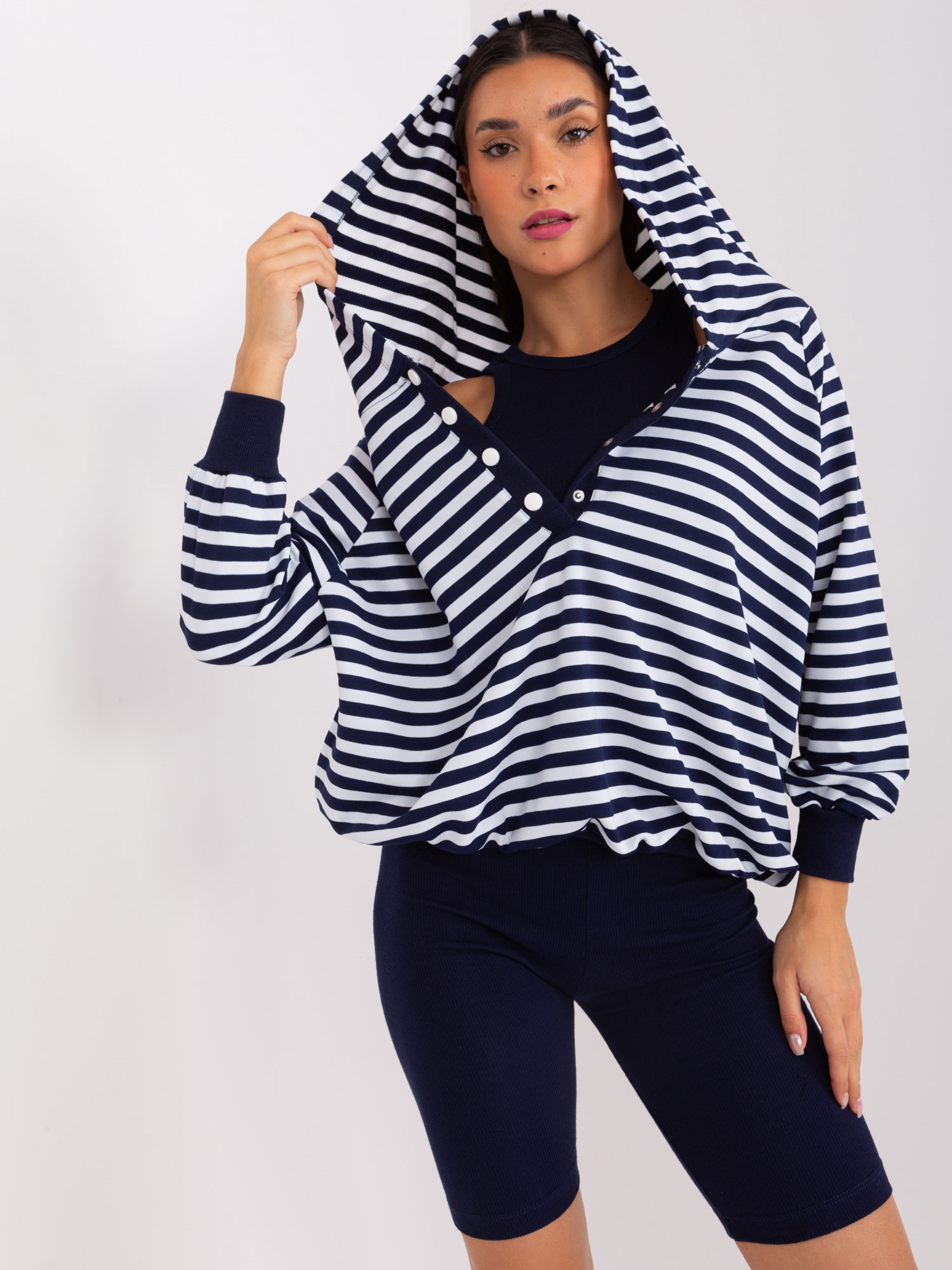 Bielo-tmavomodrý komplet topu, kraťasov a mikiny -EM-KMPL-828.14-white-dark blue Veľkosť: ONE SIZE