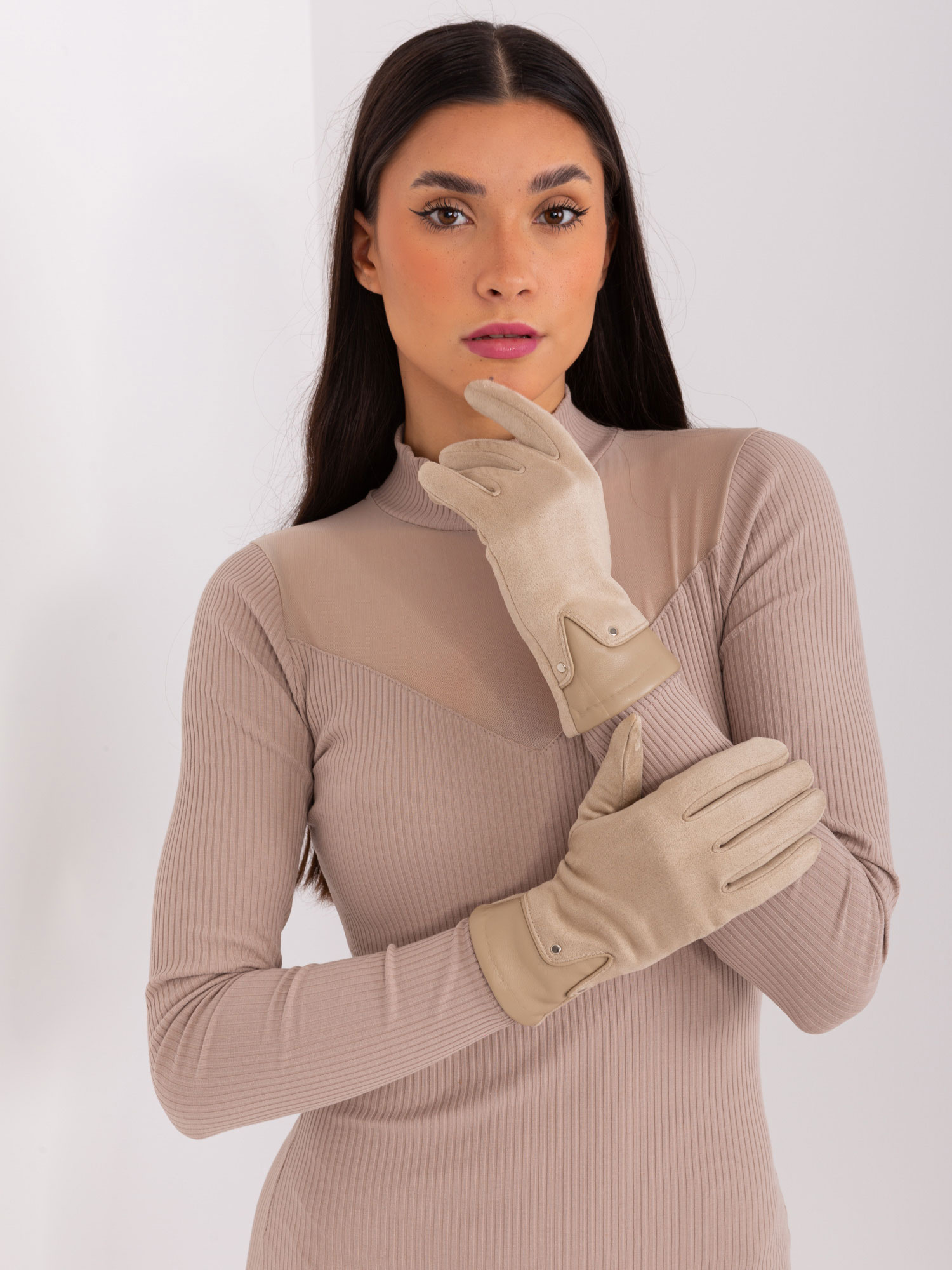 Béžové elegantné rukavice AT-RK-239507.94P-beige Veľkosť: L/XL