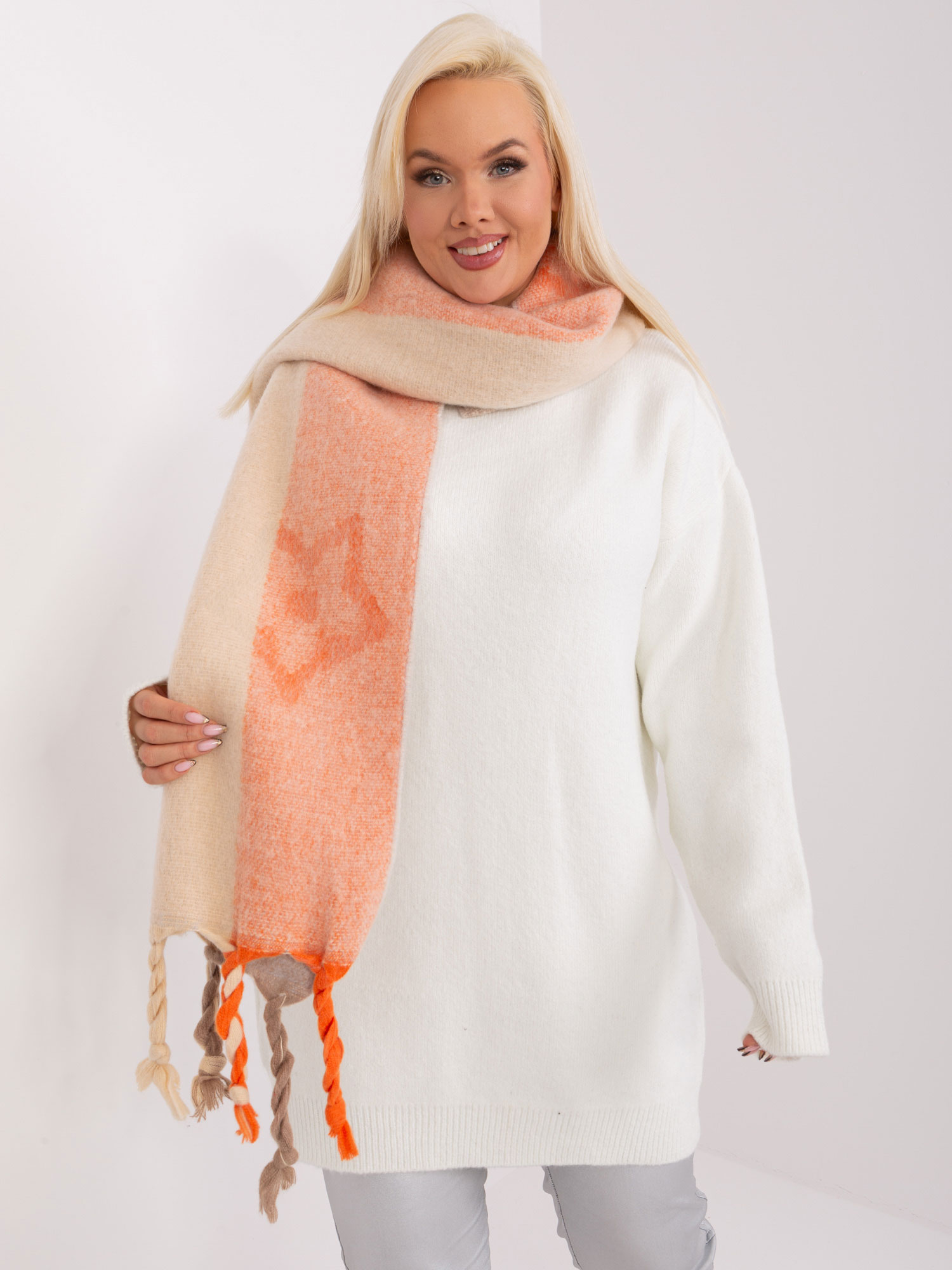 Svetlooranžový široký šál so strapcami AT-SZ-2316.01P-light orange Veľkosť: ONE SIZE