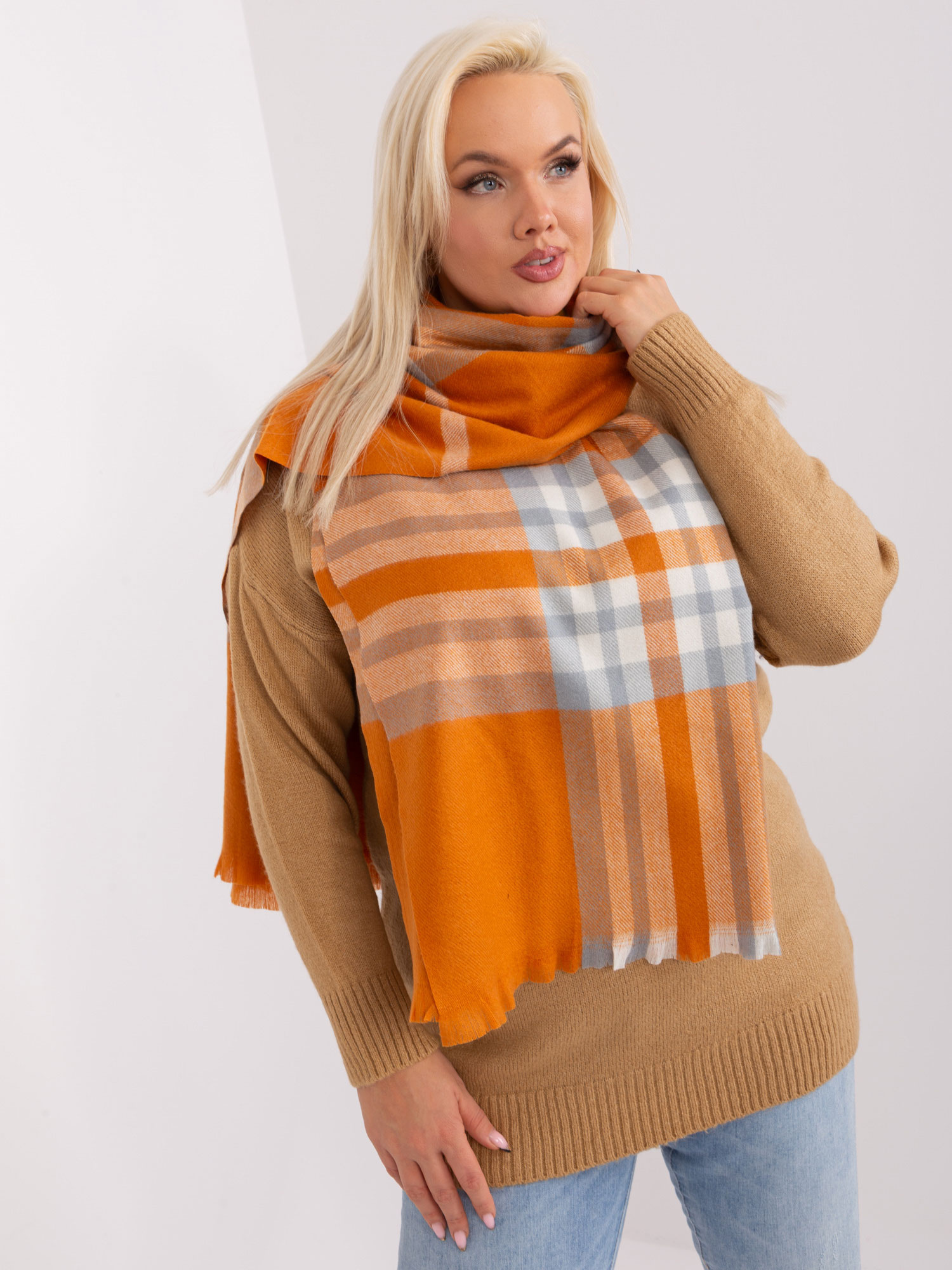Tmavo oranžový vzorovaný šál AT-SZ-23125-1.26-dark orange Veľkosť: ONE SIZE