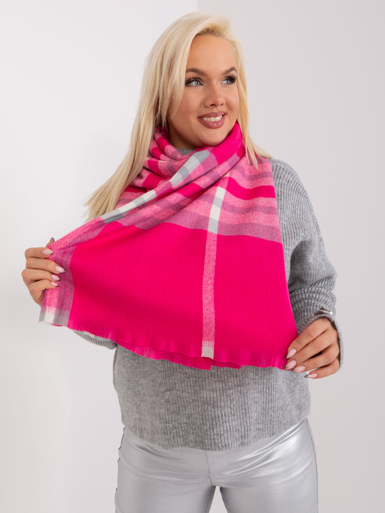 Tmavoružový vzorovaný šál AT-SZ-23125-1.26-dark pink Veľkosť: ONE SIZE