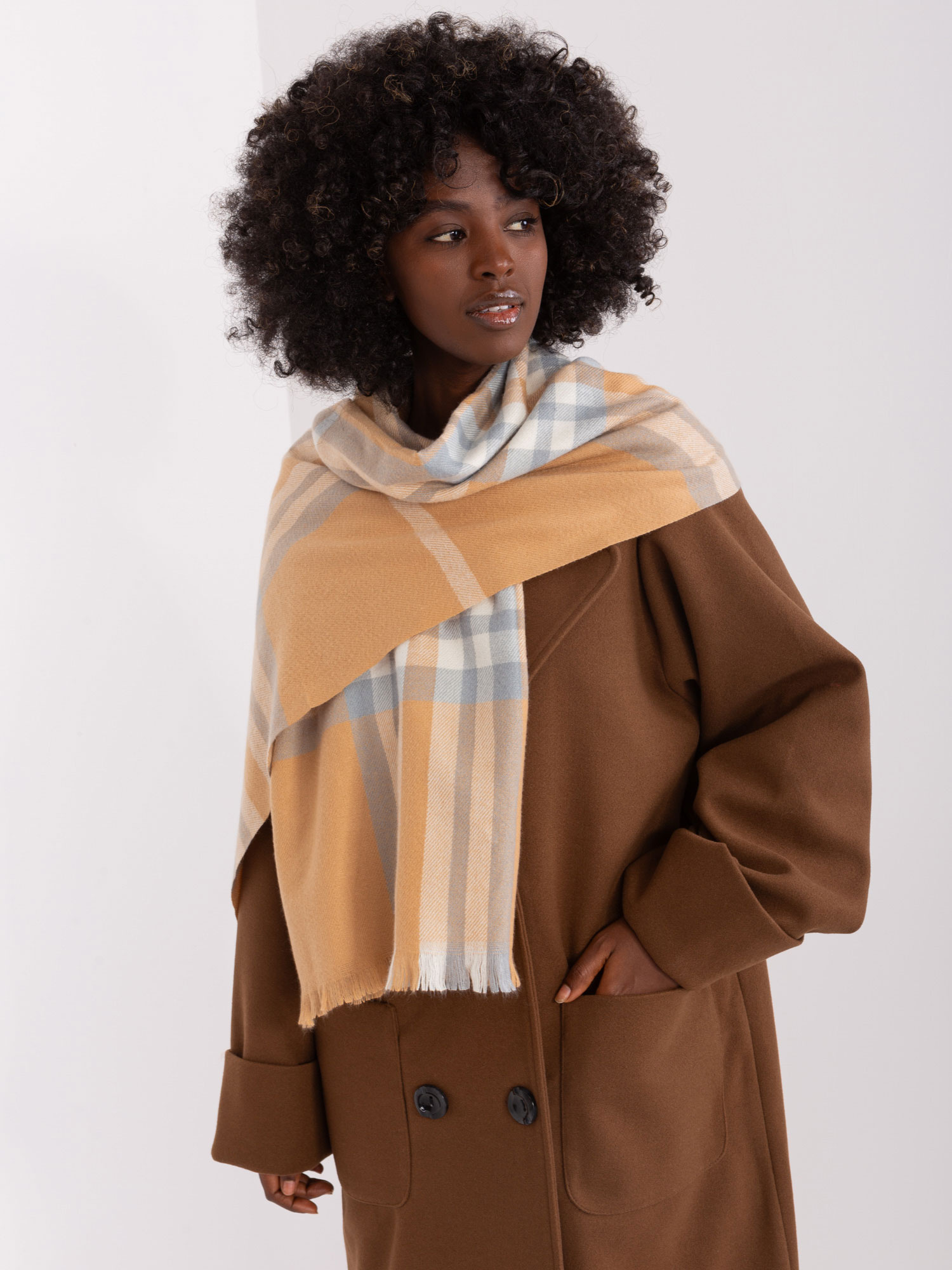 Camel vzorovaný šál AT-SZ-23125-1.26-camel Veľkosť: ONE SIZE