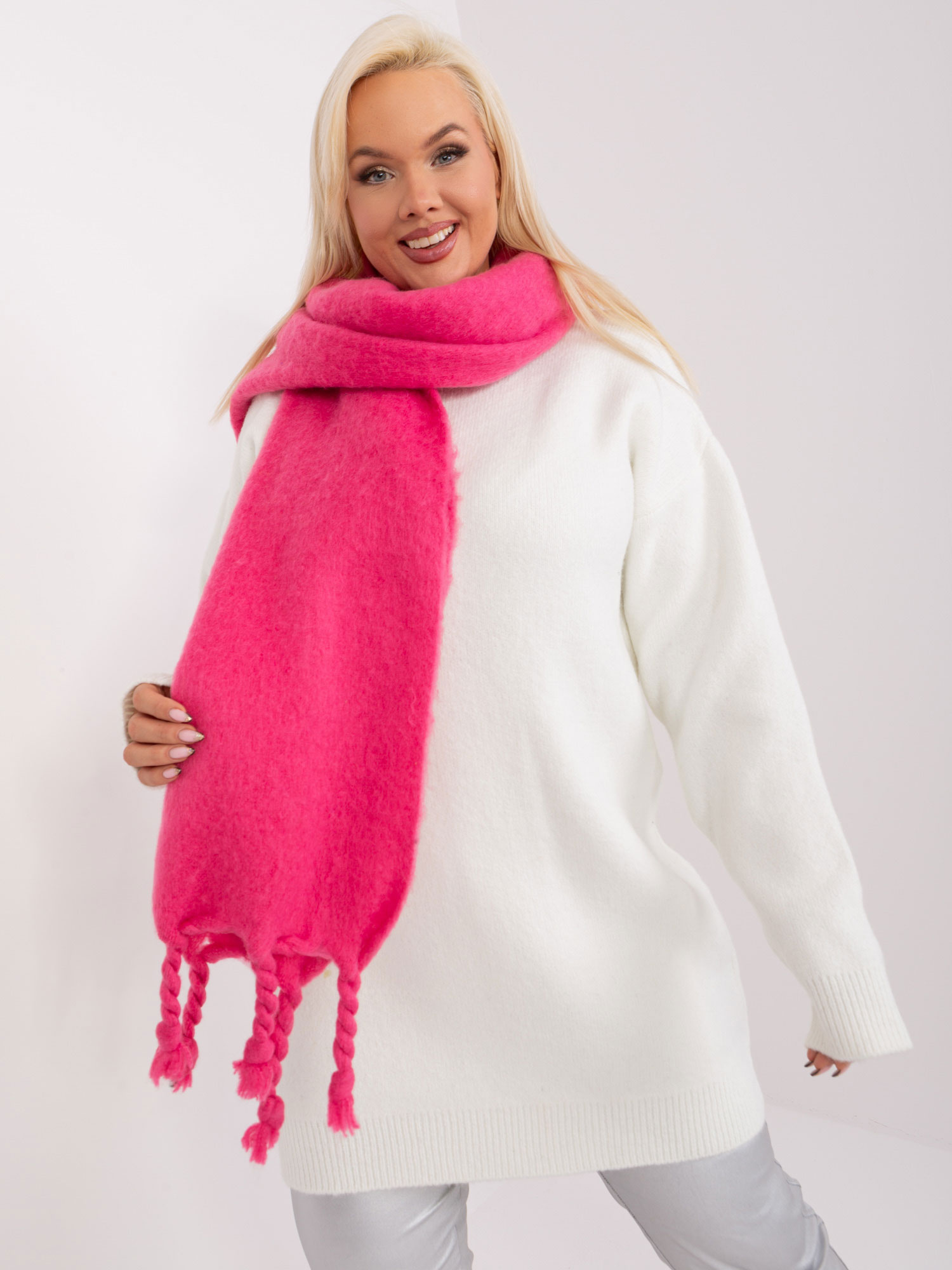 Tmavoružový šál s vrkočmi AT-SZ-2313502.53P-dark pink Veľkosť: ONE SIZE