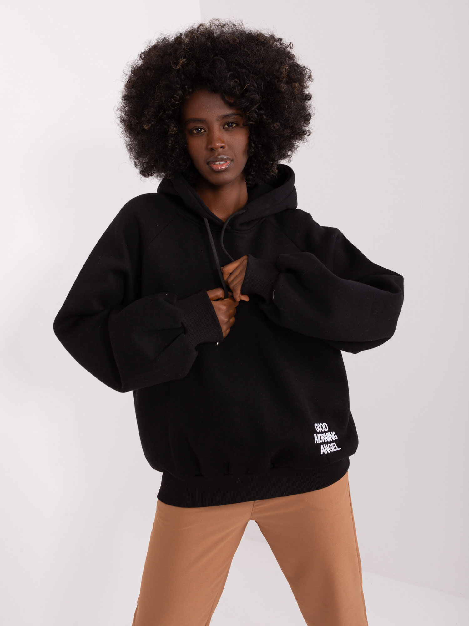 Čierna oversize mikina s kapucňou EM-BL-407-2.08-black Veľkosť: M