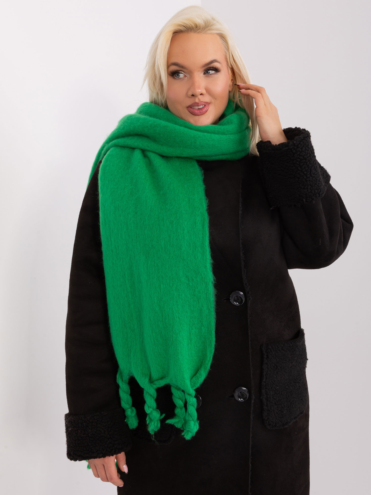 Zelený šál s vrkočmi -AT-SZ-2313502.47P-green Veľkosť: ONE SIZE