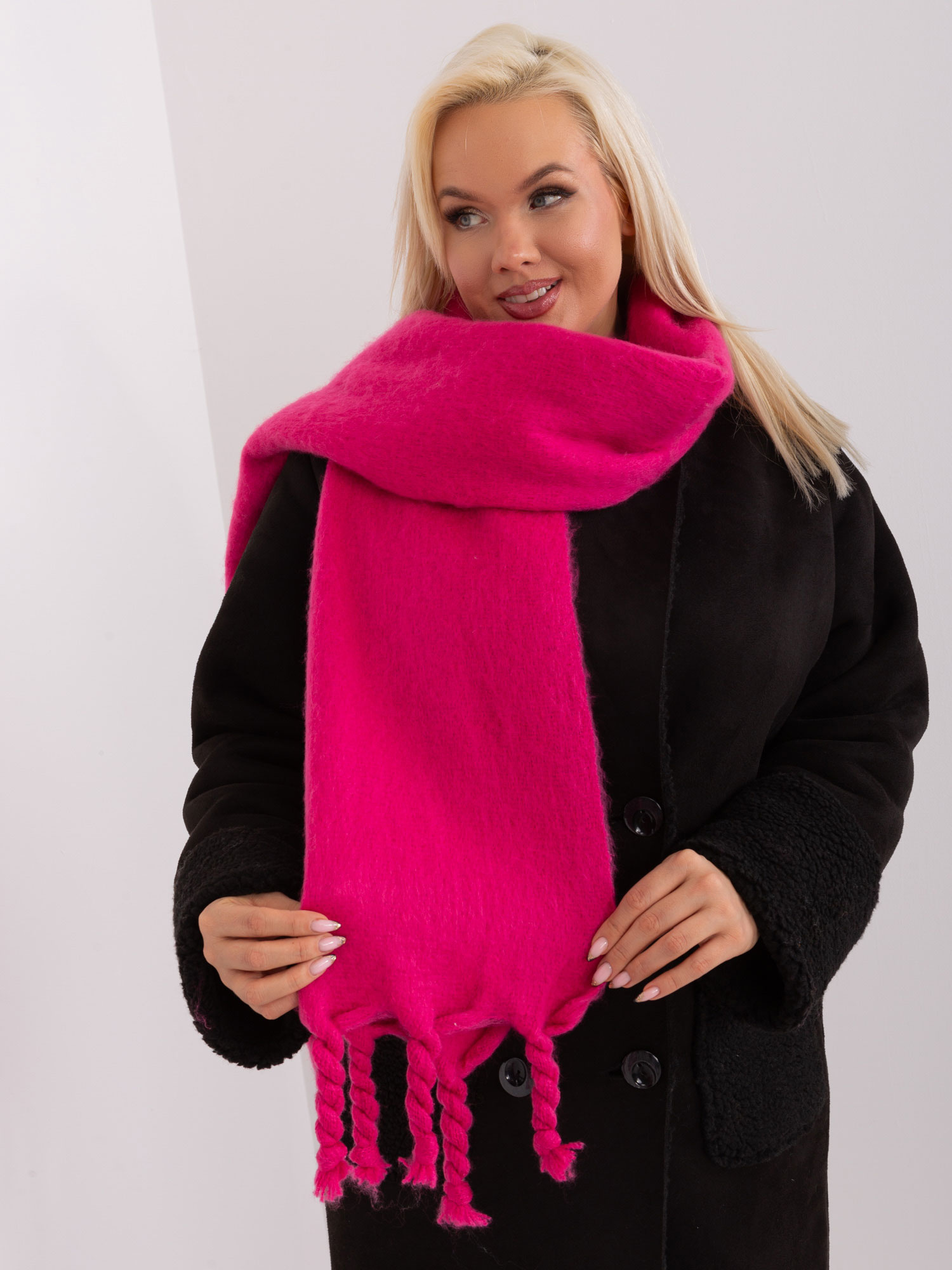 Tmavoružový šál s vrkočmi AT-SZ-2313502.31P-fuchsia Veľkosť: ONE SIZE