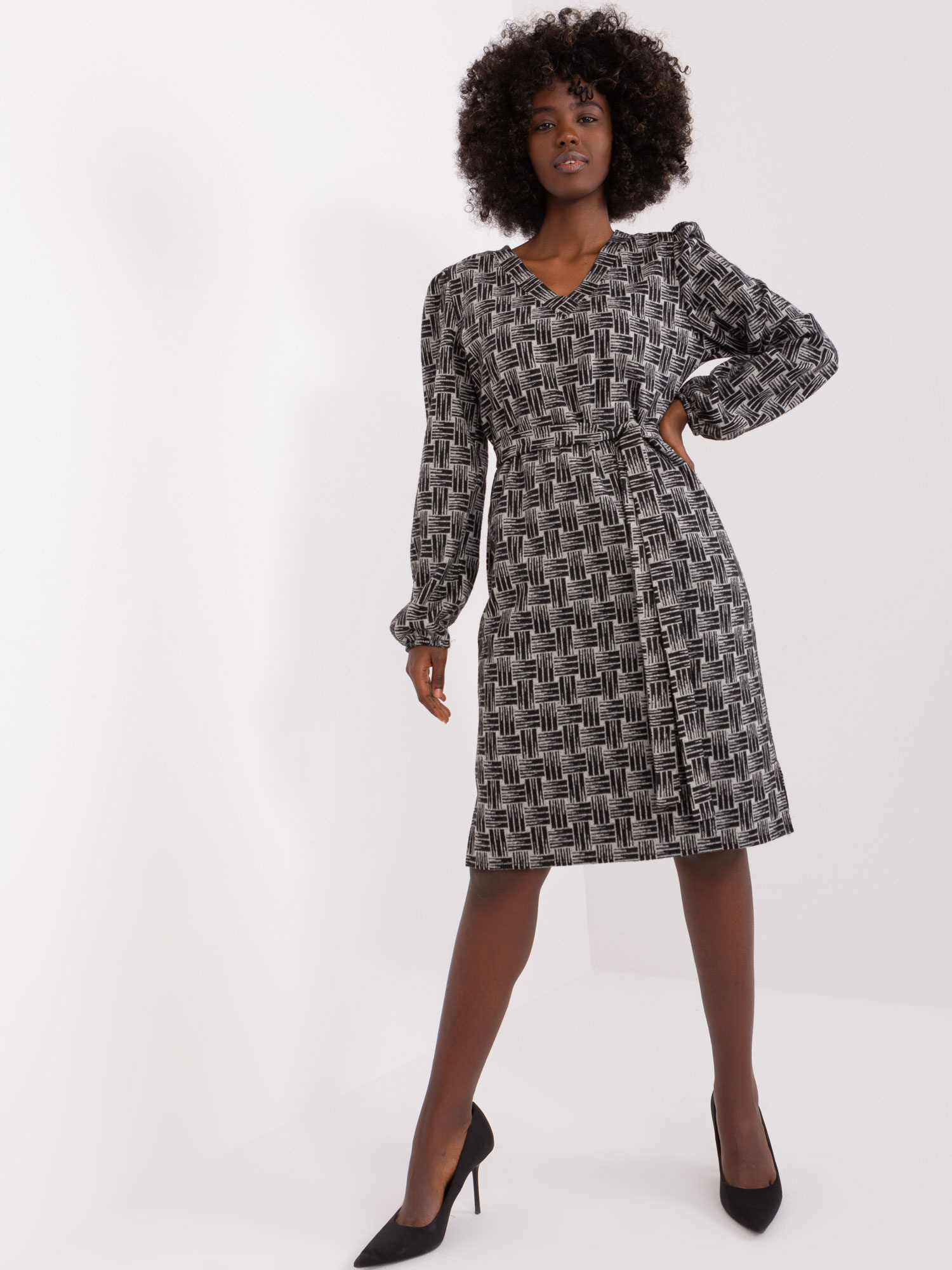 Sivo-čierne vzorované midi šaty -LK-SK-509474-2.55P-grey-black Veľkosť: L/XL