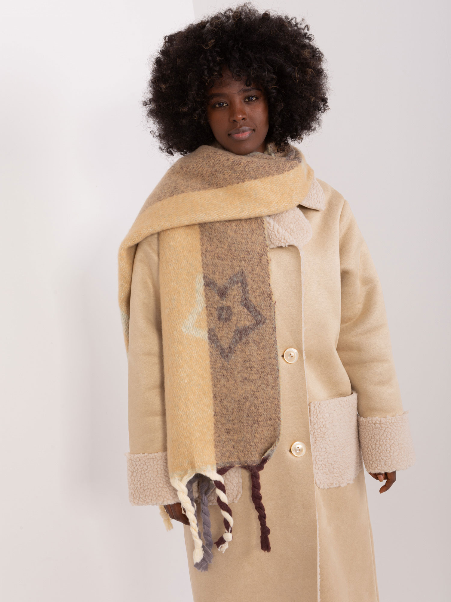 Béžový šál s vrkočmi a vzormi AT-SZ-2316.10P-mint Veľkosť: ONE SIZE