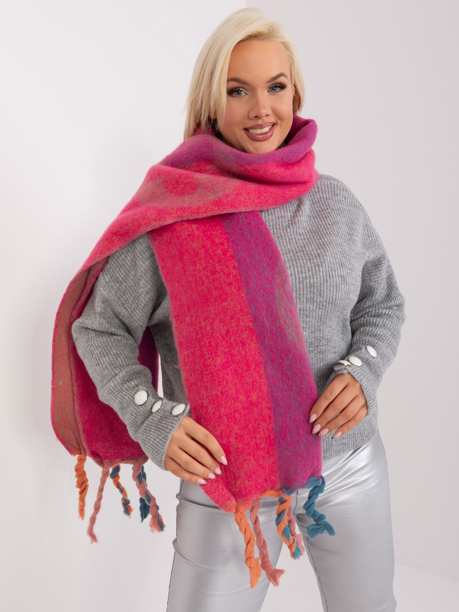 Tmavoružový šál s vrkočmi a vzormi -AT-SZ-2316.79-fuchsia Veľkosť: ONE SIZE