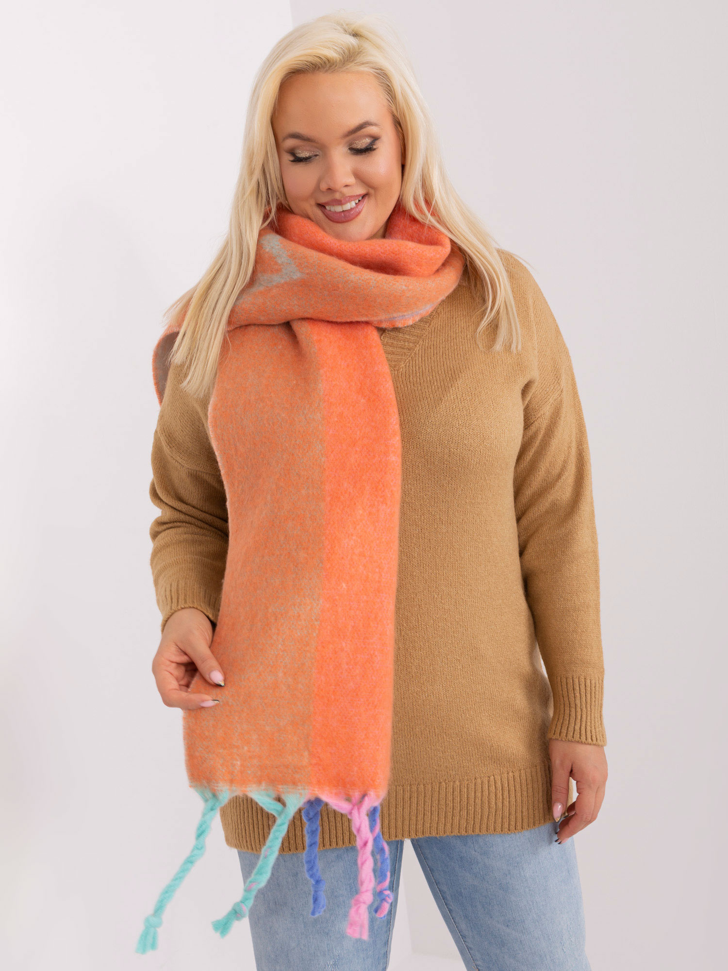 Oranžový šál s vrkočmi a vzormi -AT-SZ-2316.44P-orange Veľkosť: ONE SIZE