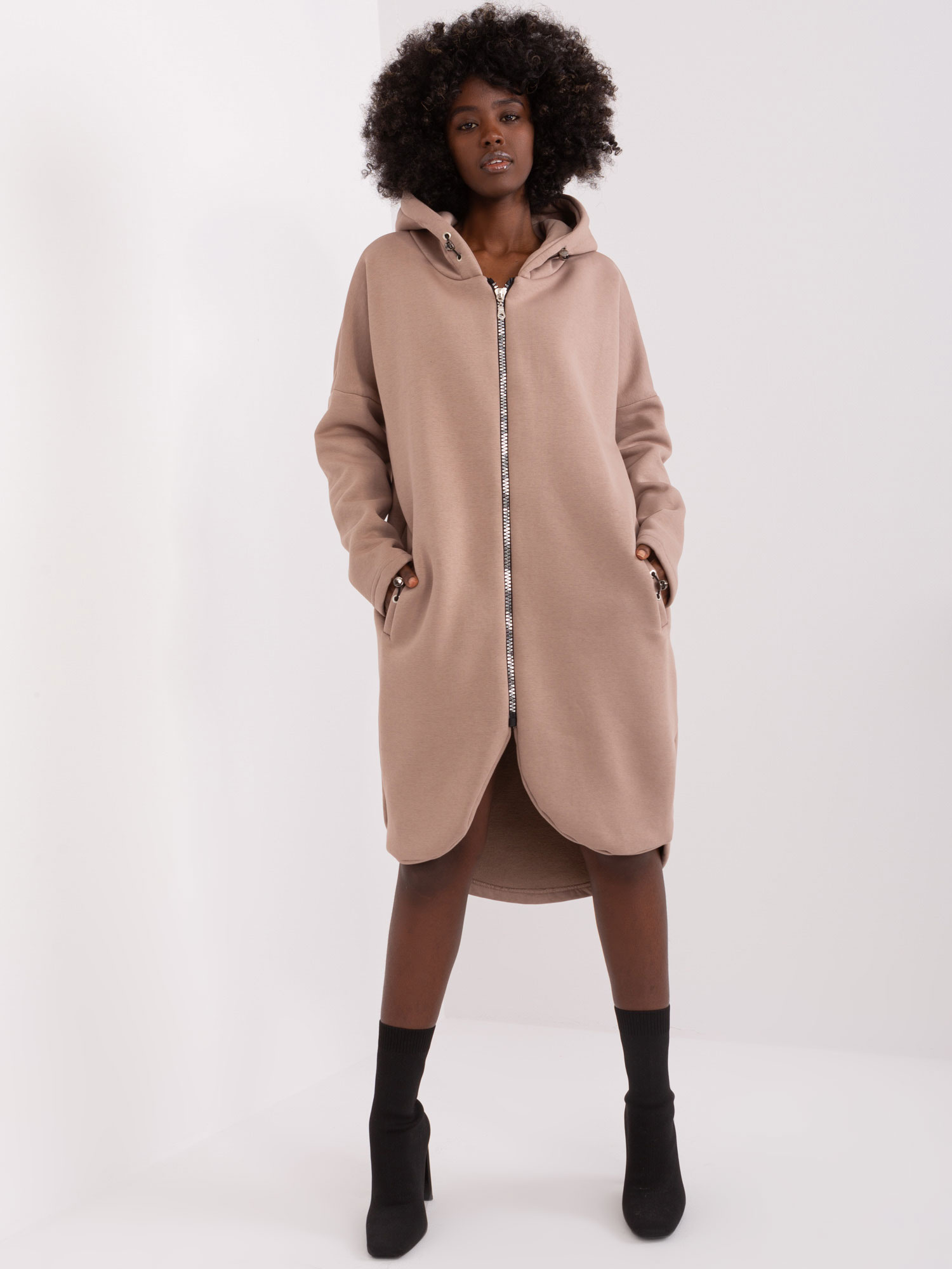 Tmavobéžová dlhá asymetrická mikina RV-BL-4858-2.97P-dark beige Veľkosť: S/M