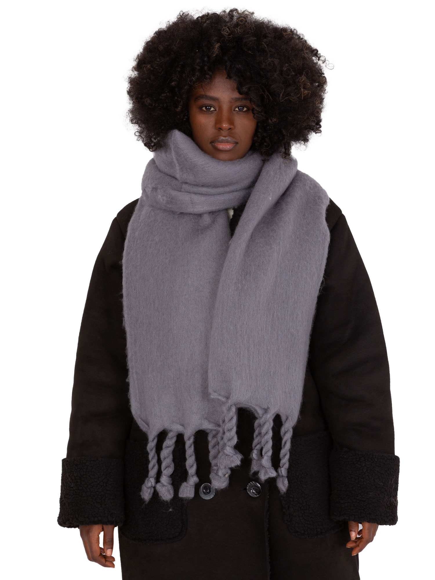 Sivý šál so strapcami AT-SZ-2313502.20P-dark grey Veľkosť: ONE SIZE