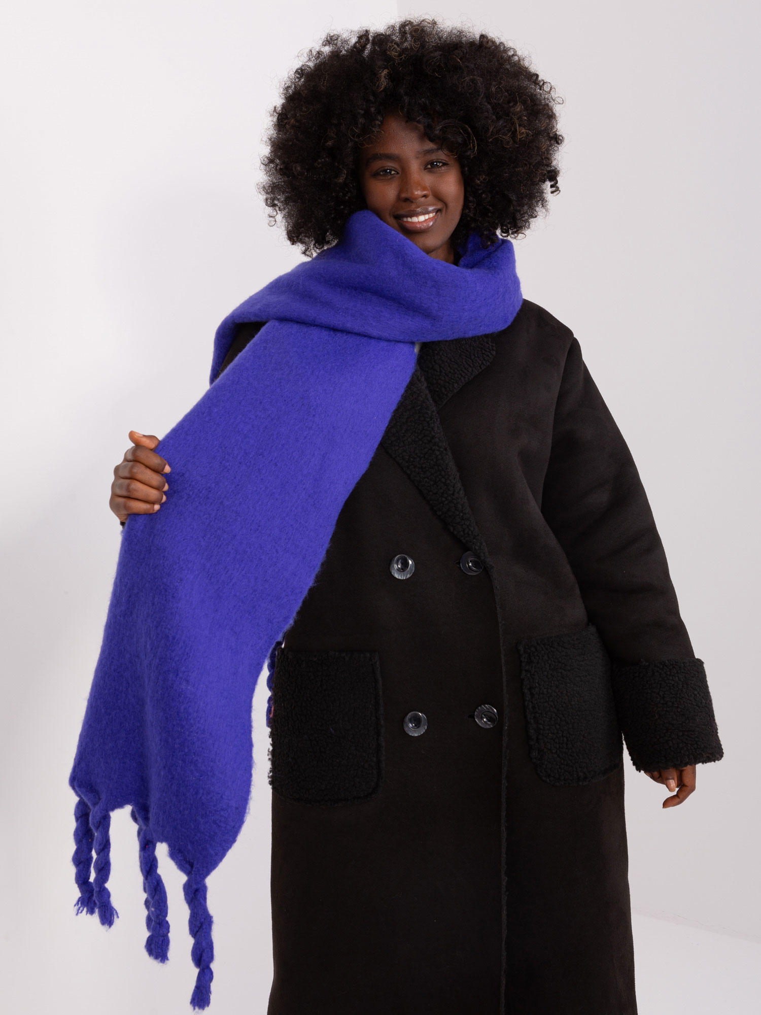 Tmavofialový šál s vrkočmi -AT-SZ-2313502.94P-dark purple Veľkosť: ONE SIZE