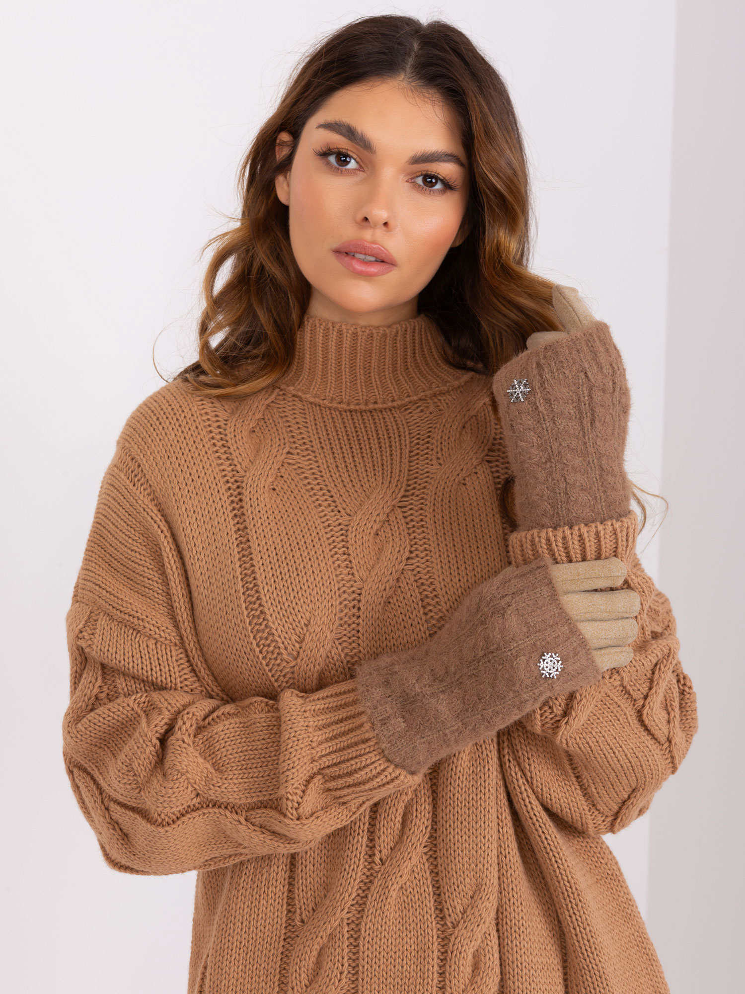 Béžové rukavice s hnedým pleteným dielom AT-RK-231405.08X-dark beige Veľkosť: ONE SIZE