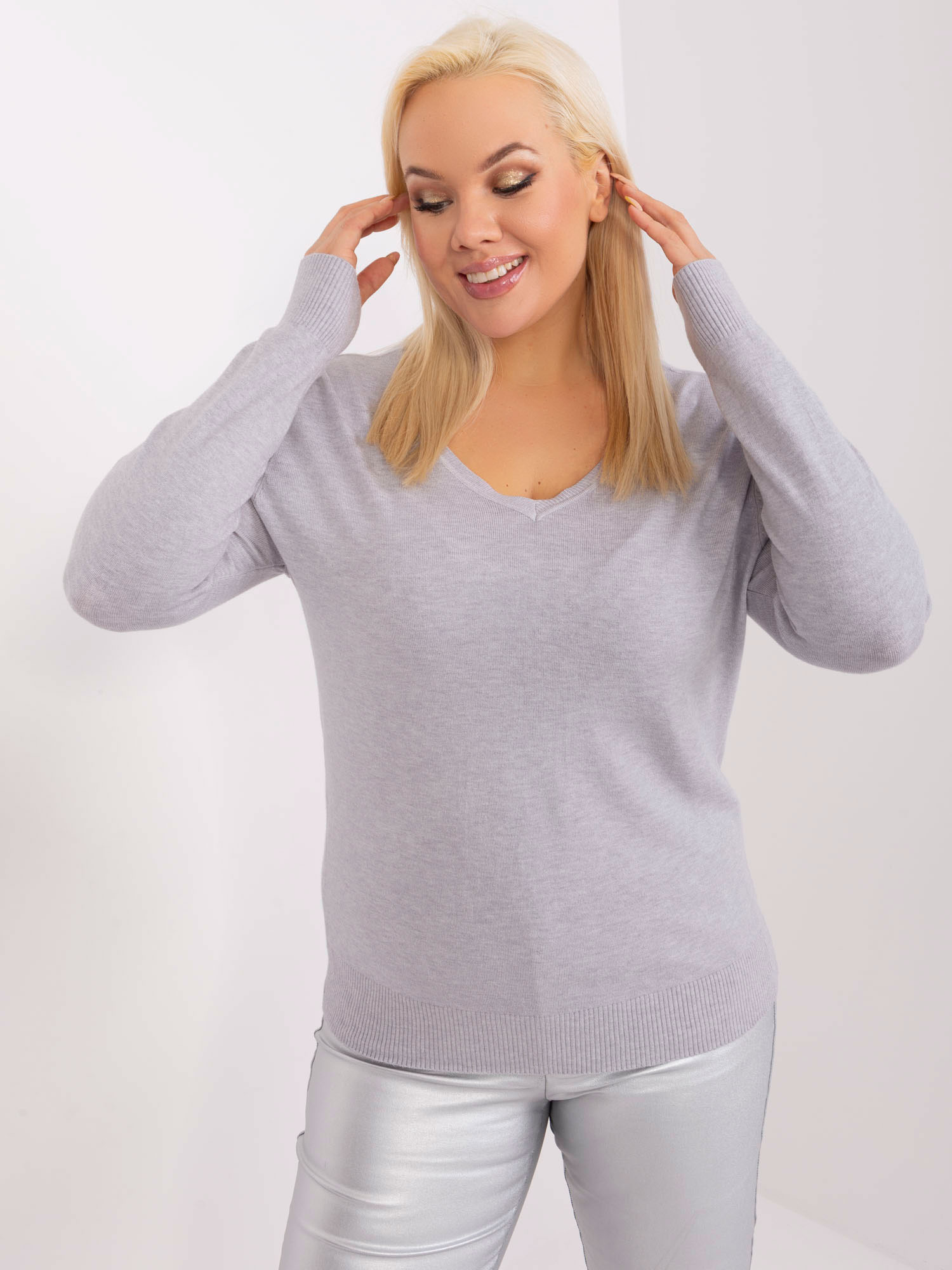 Svetlosivý ľahký svetrík PM-SW-PM-3007+1.18-grey Veľkosť: XL/2XL