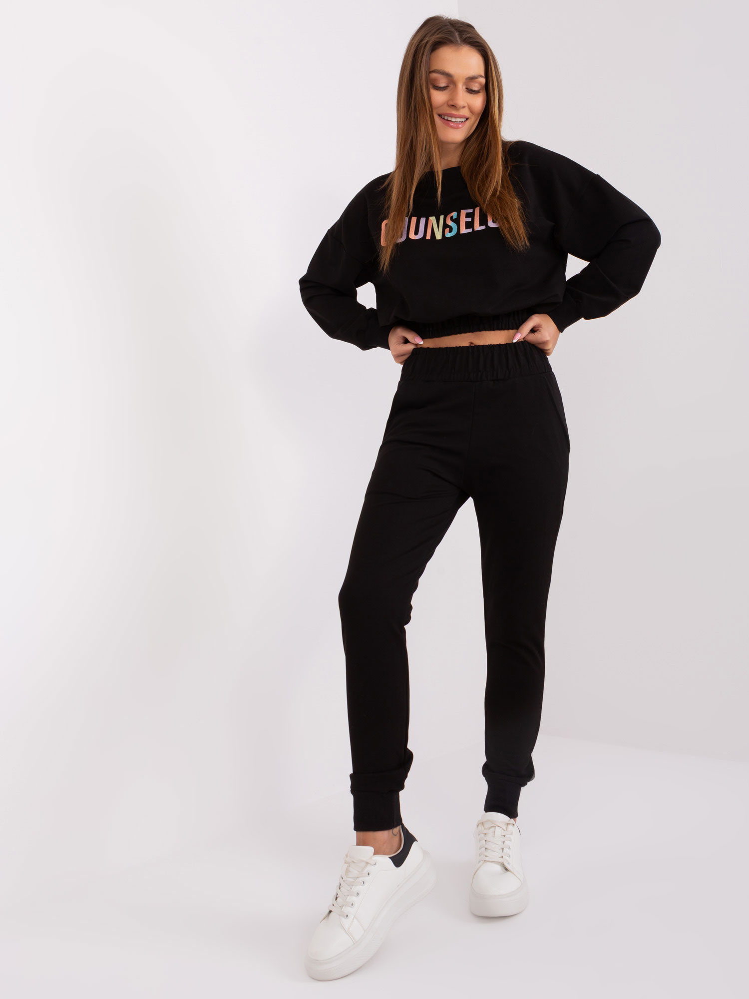 Čierna tepláková súprava s crop mikinou EM-KMPL-806.45P-black Veľkosť: ONE SIZE