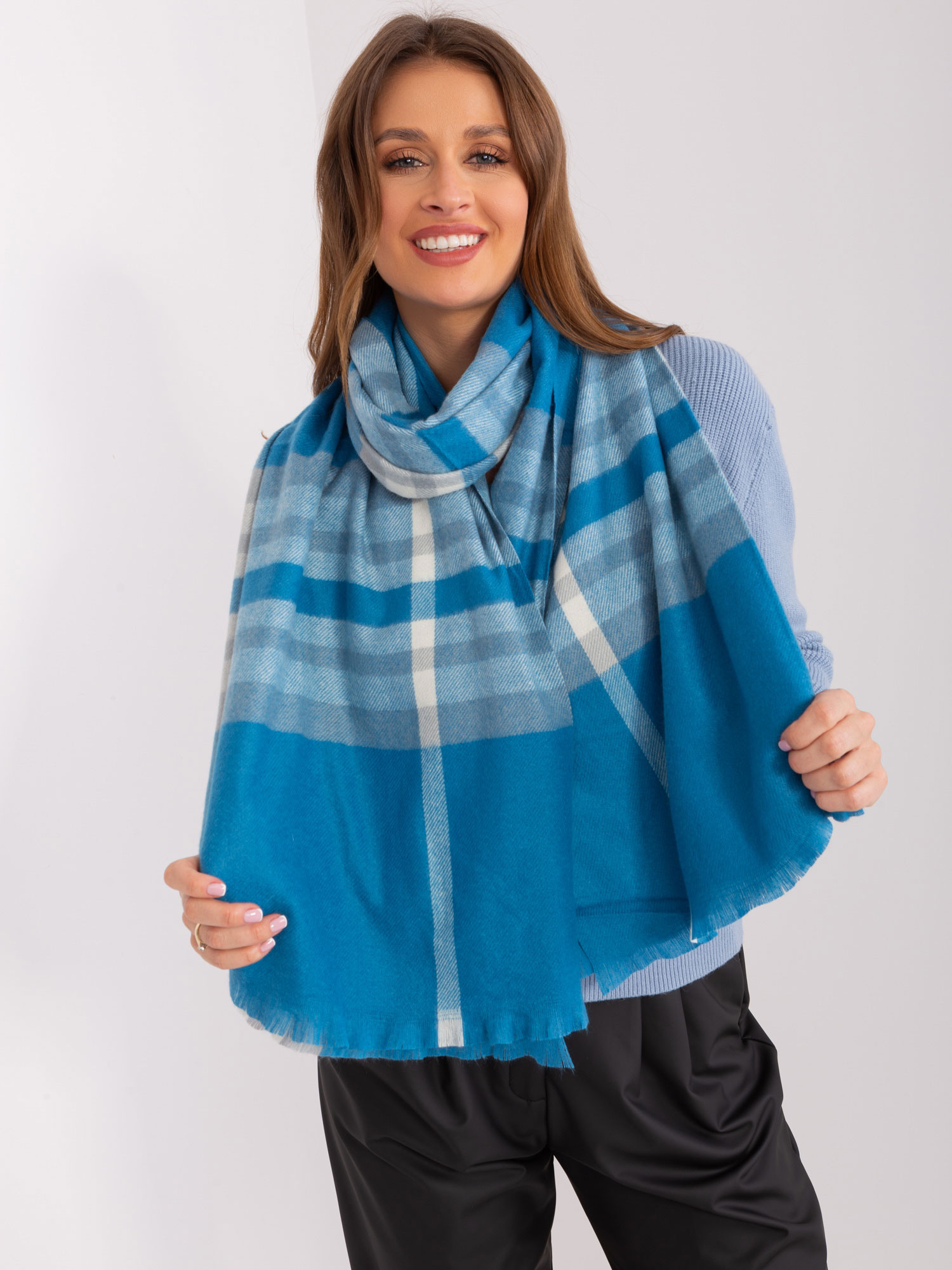 Sivo-modrý vzorovaný šál AT-SZ-23125-1.26-grey-blue Veľkosť: ONE SIZE